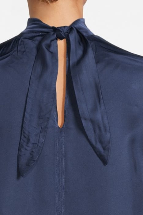 TOP THEA DEEP PETROL 4
