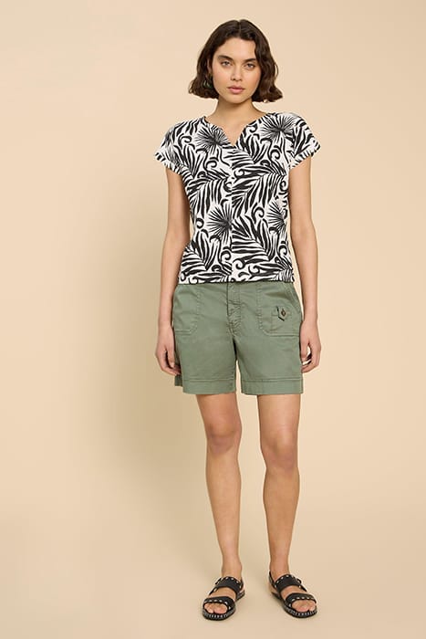 NELLY NOTCH NECK TEE BLACK PRINTED 1