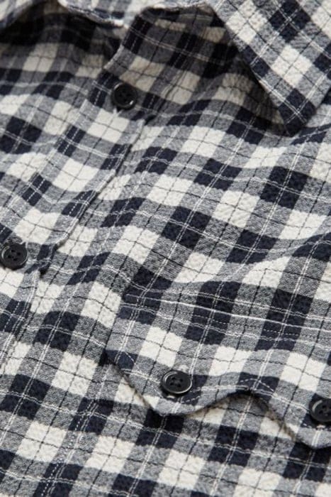 CHEMISE TISSU GAUFFRE AVEC POCHES PLAQUEES LIGHT GREY 4