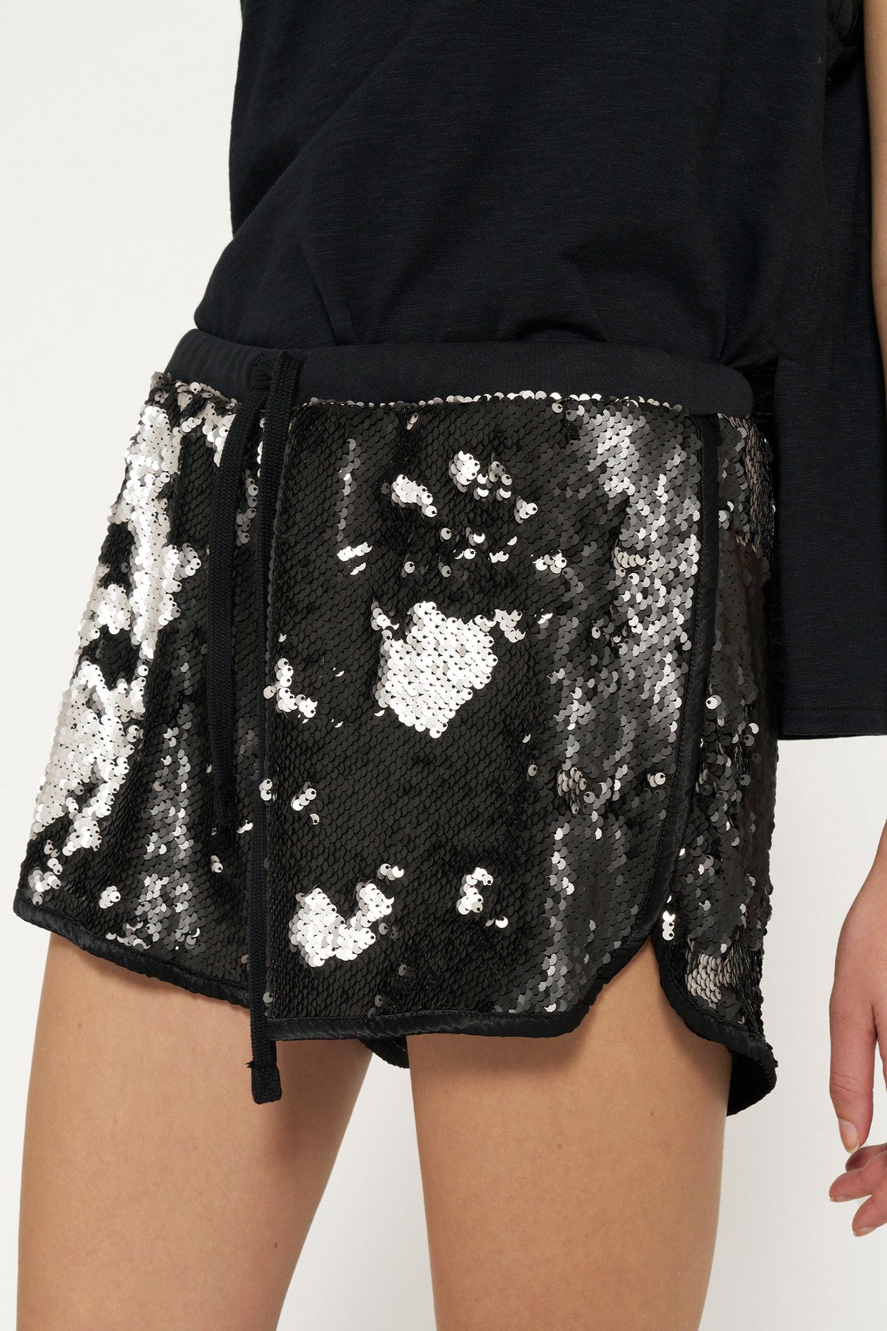 SEQUIN SHORTS BLACK 6
