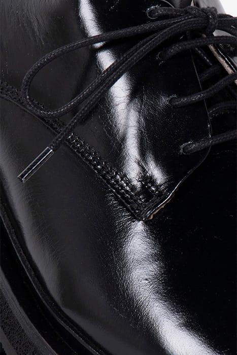 ESCHER DERBY BLACK 4
