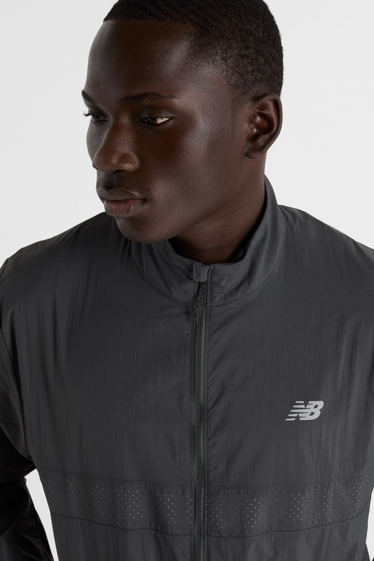 REFLECTIVE PACKABLE JACKET IN BLACK 4