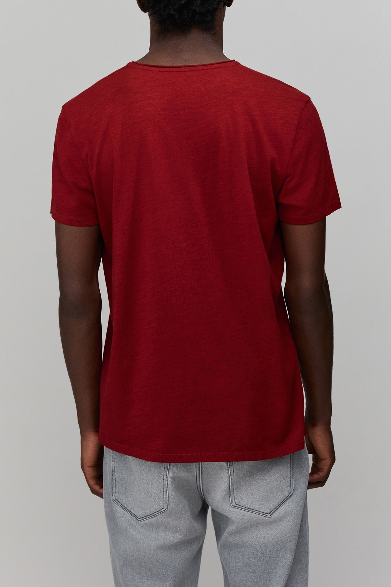 DARK RED ORGANIC COTTON ESSENTIAL V-NECK T-SHIRT 2