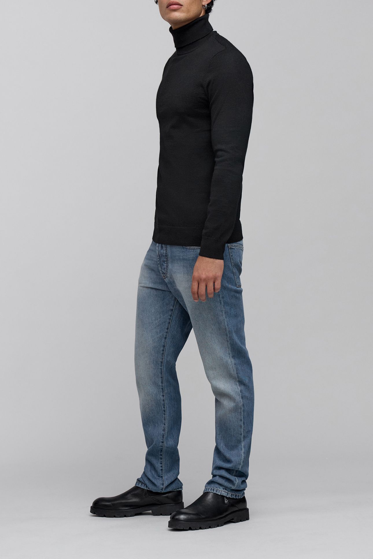BLACK TURTLENECK JUMPER 4