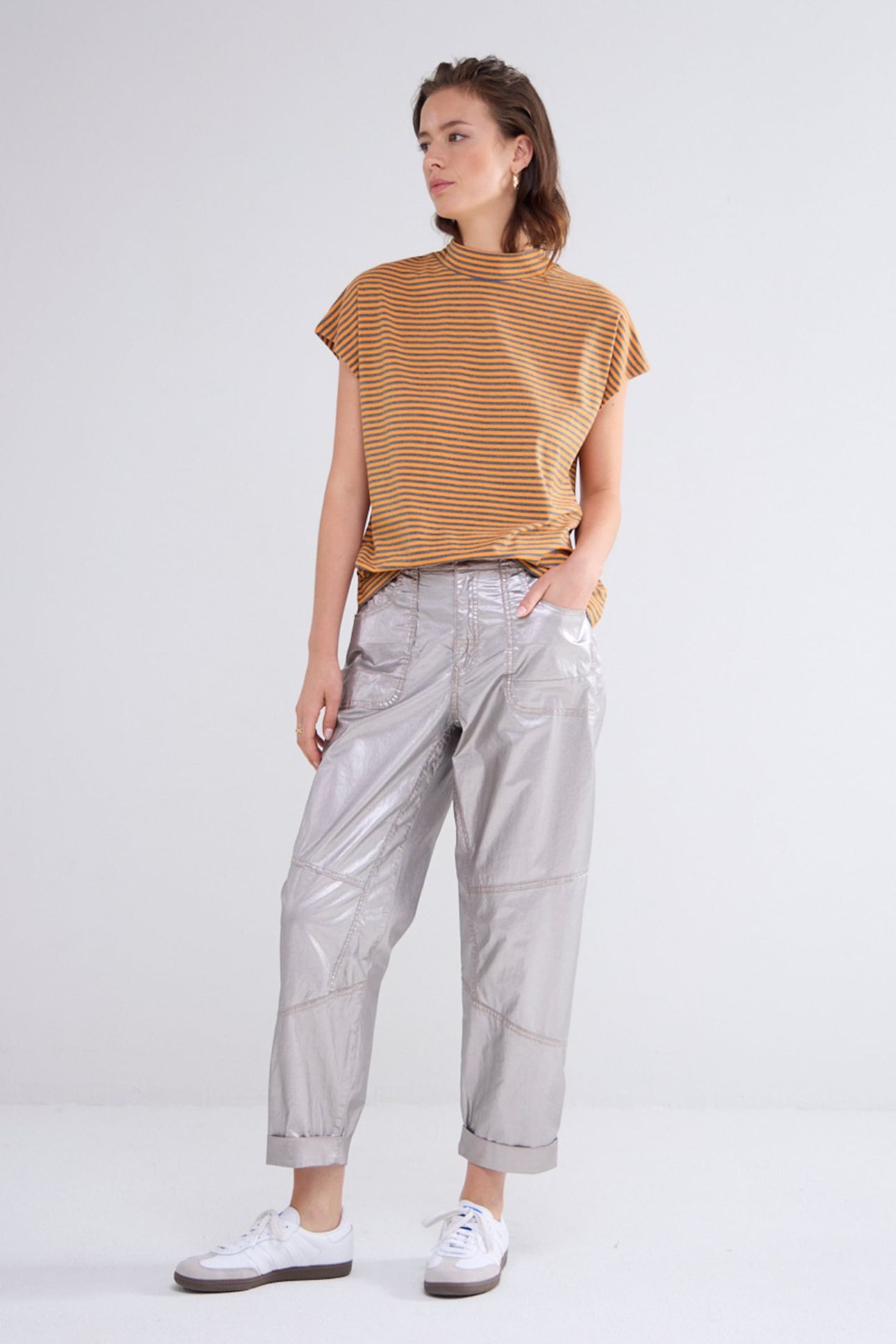 MOCK NECK TOP FINE STRIPE REDS 2