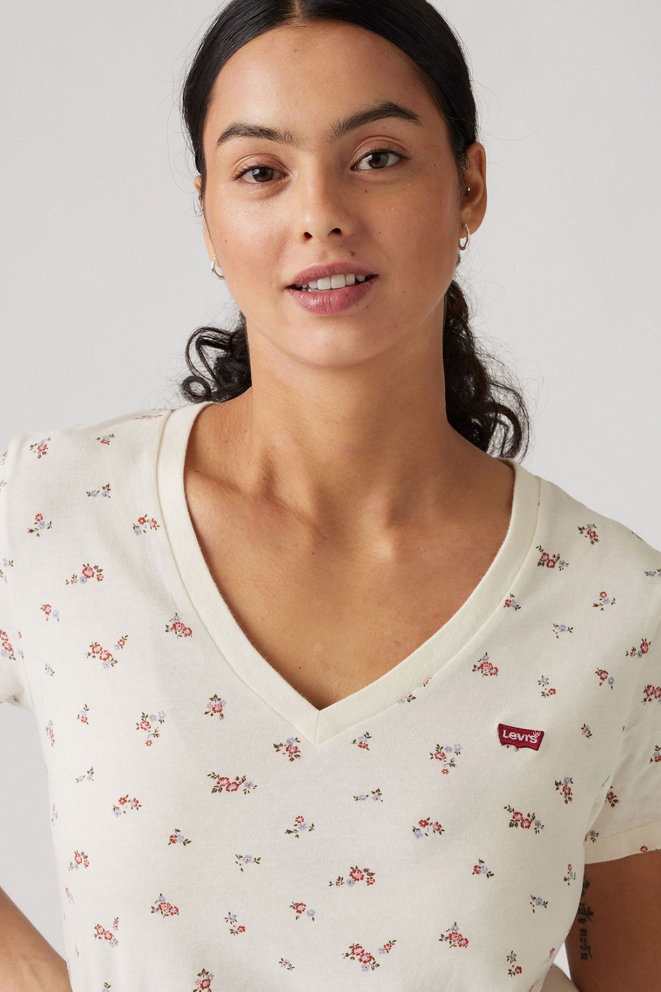 PERFECT VNECK LOU DITSY FLORAL-V4 EGRET COTTON 6