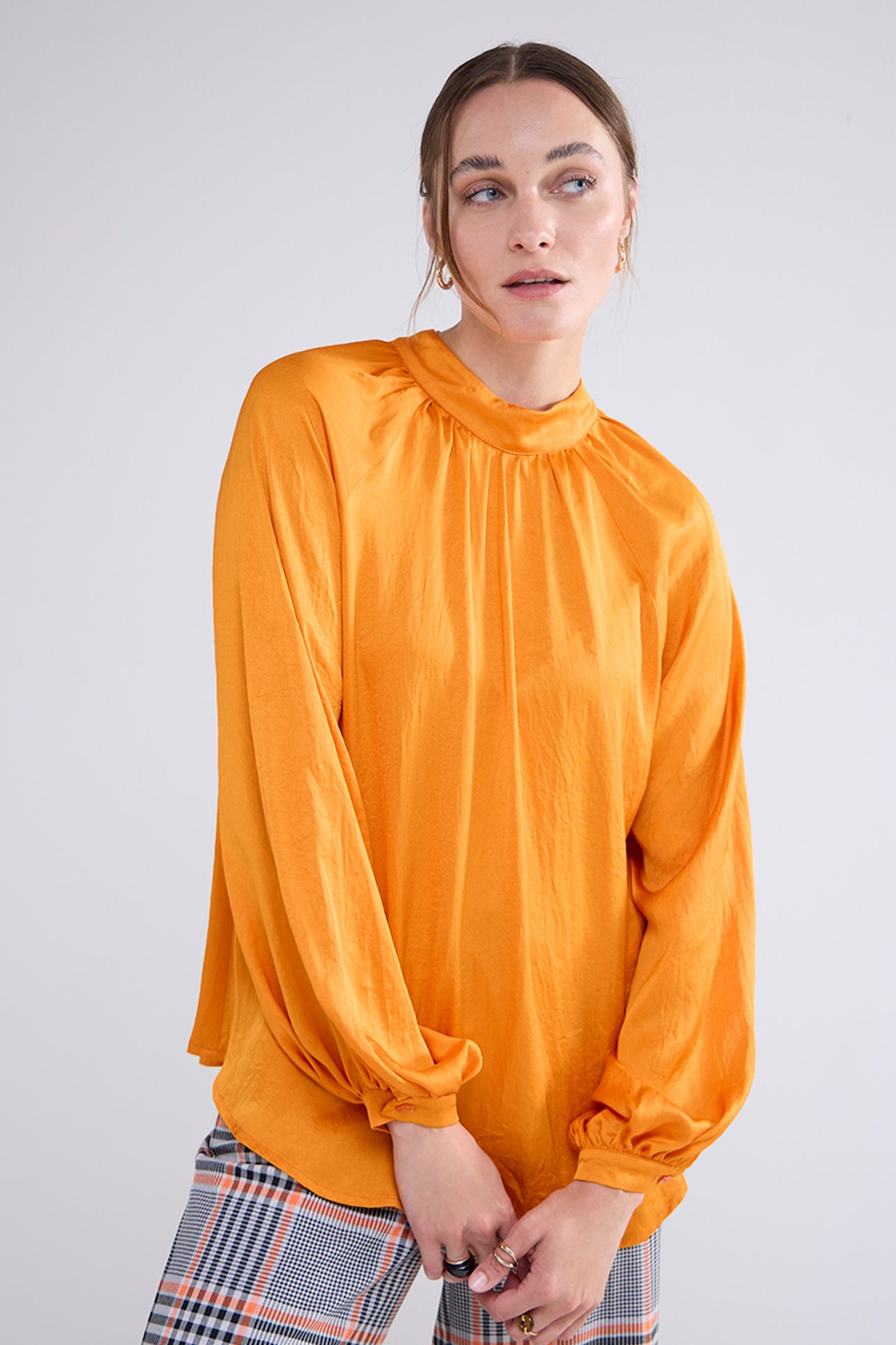 TOP HIGH NECK SILKY TOUCH ORANGE 1