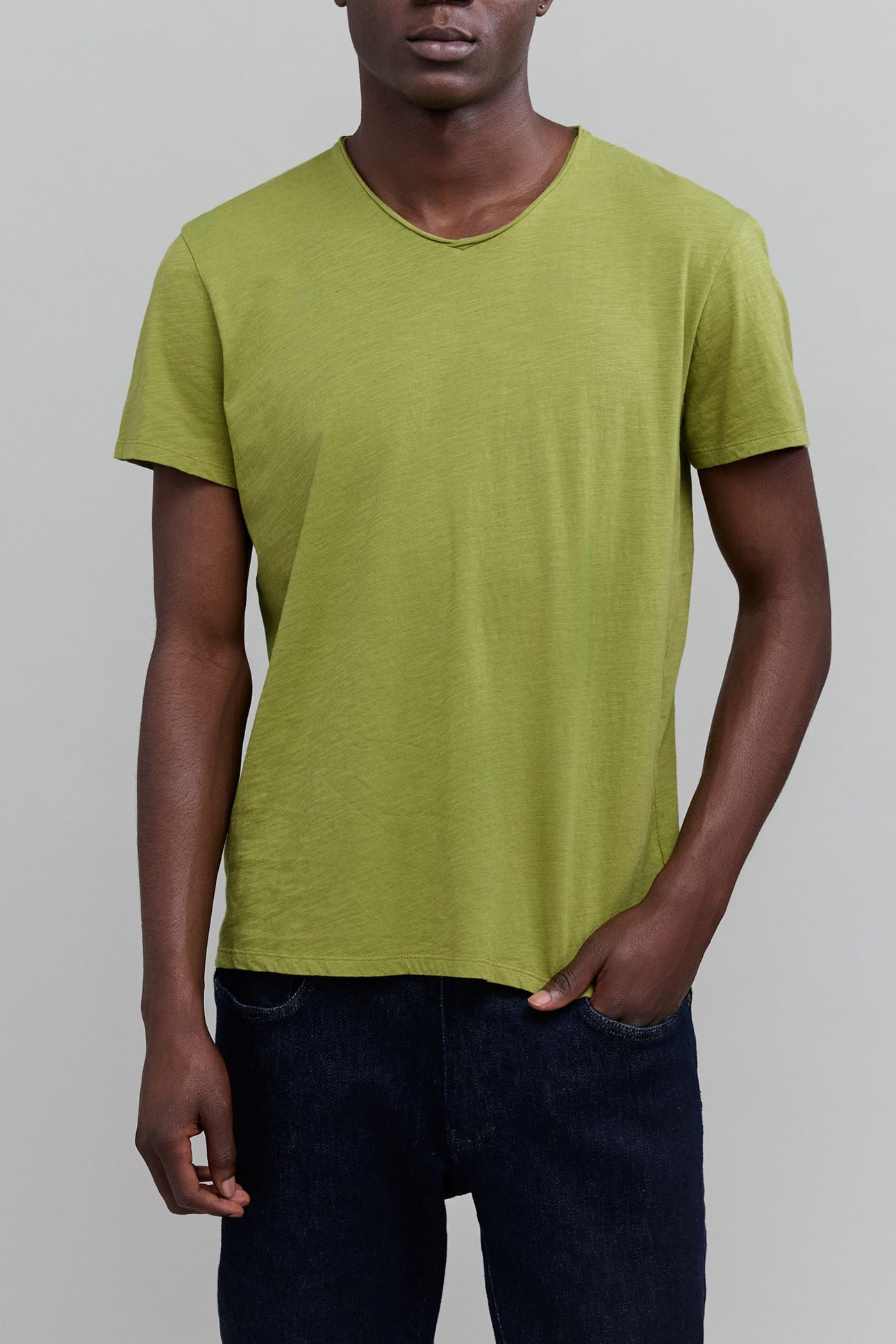 MOSS ORGANIC COTTON ESSENTIAL V-NECK T-SHIRT 5