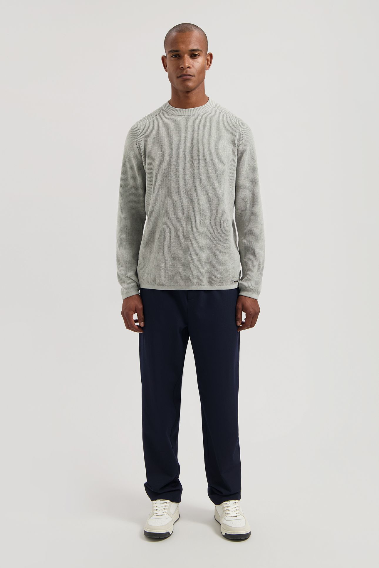 DS-CHENILLE CREWNECK GHOST GREY 3