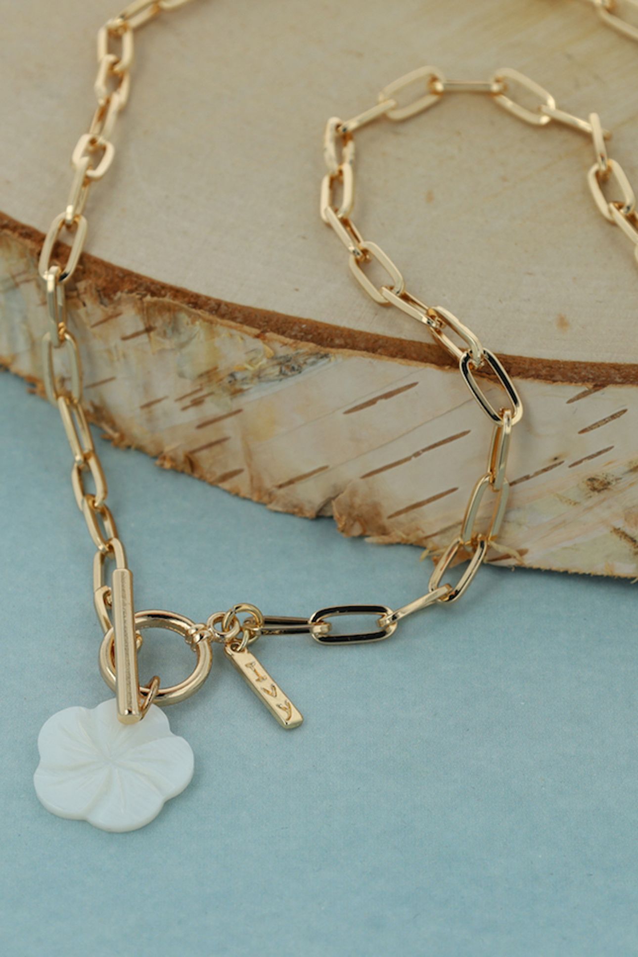 FLOWER SHELL NECKLACE 2