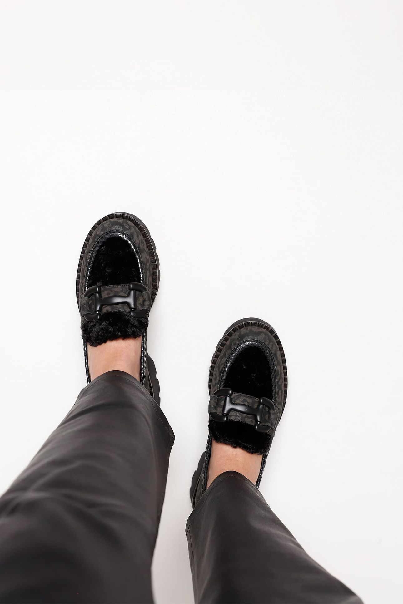 LOTT HARVEY BLACK 3