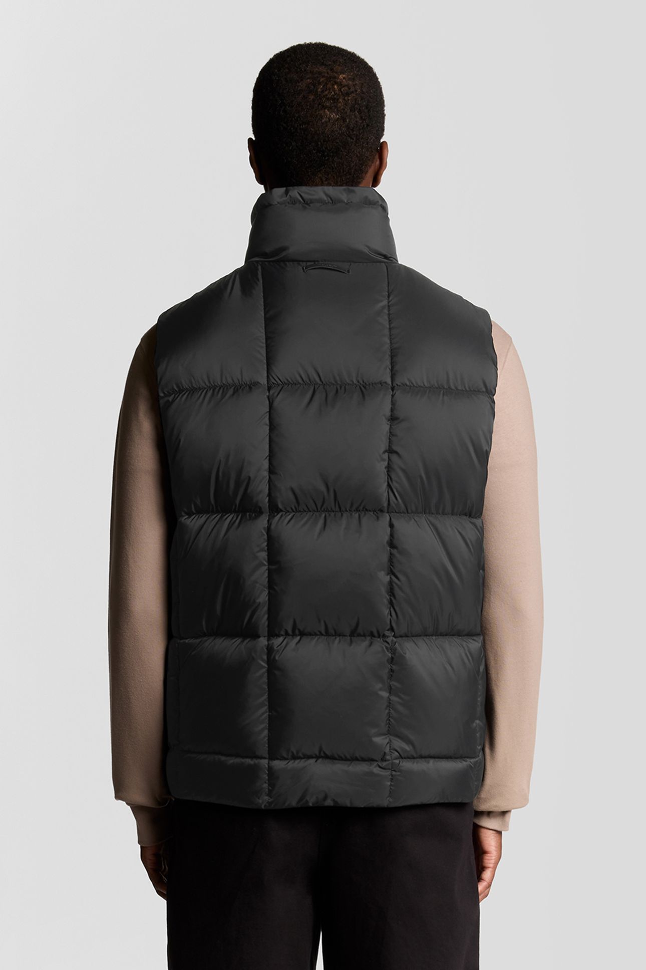 SQUARE WADDED PUFFER GILET LACQUER 2
