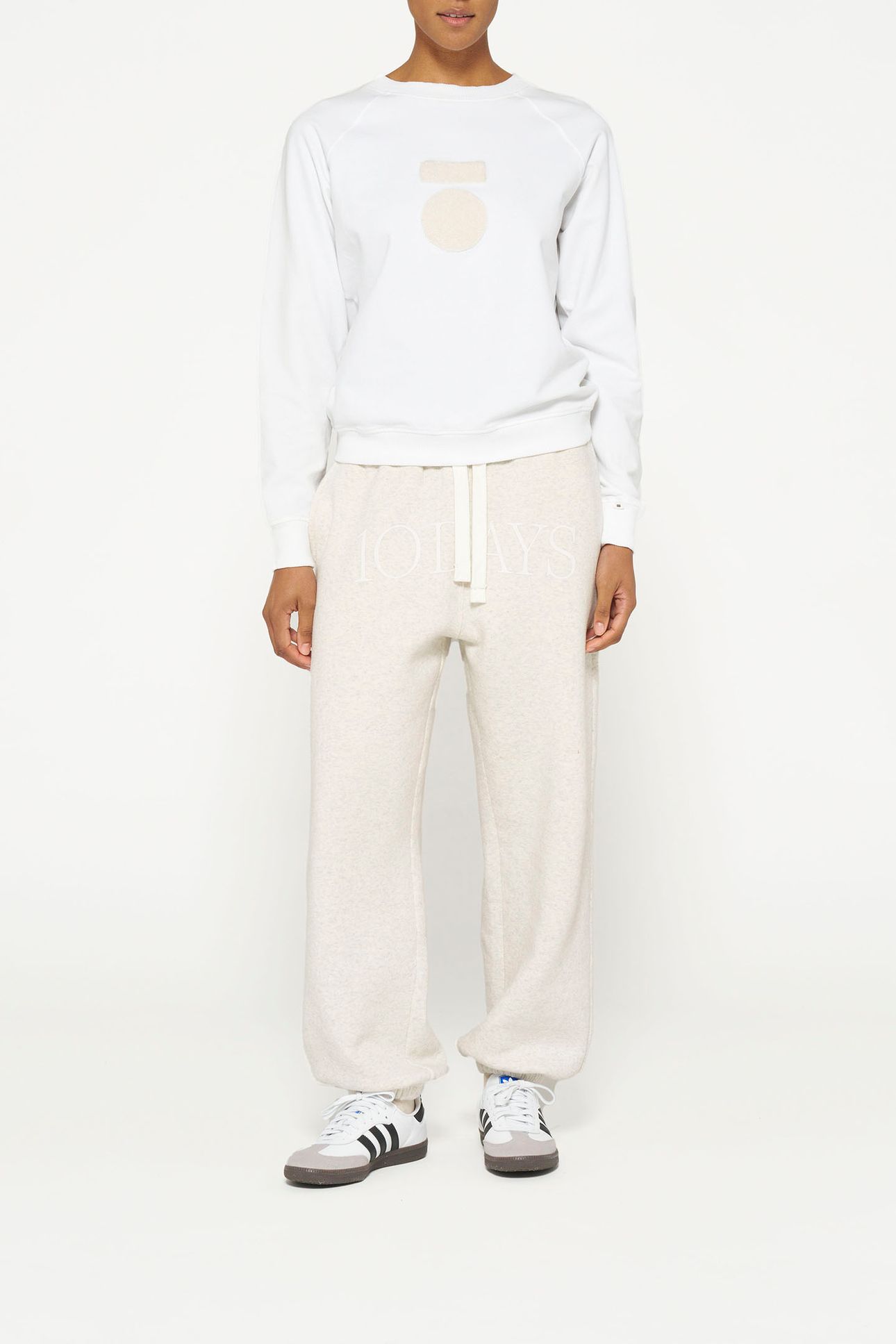 THE CREW NECK SWEATER WHITE 3