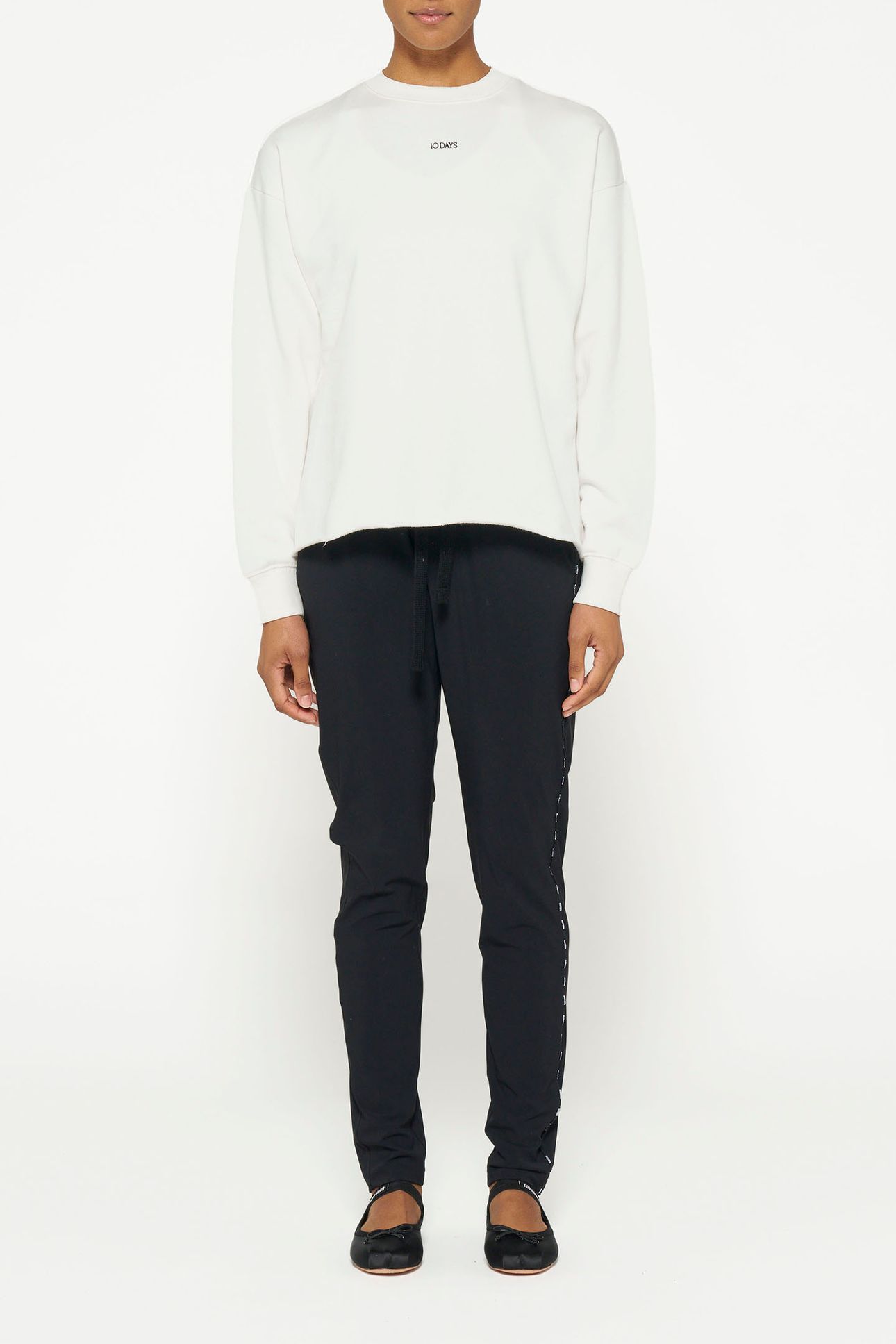 THE SWEATER LOGO ECRU 3
