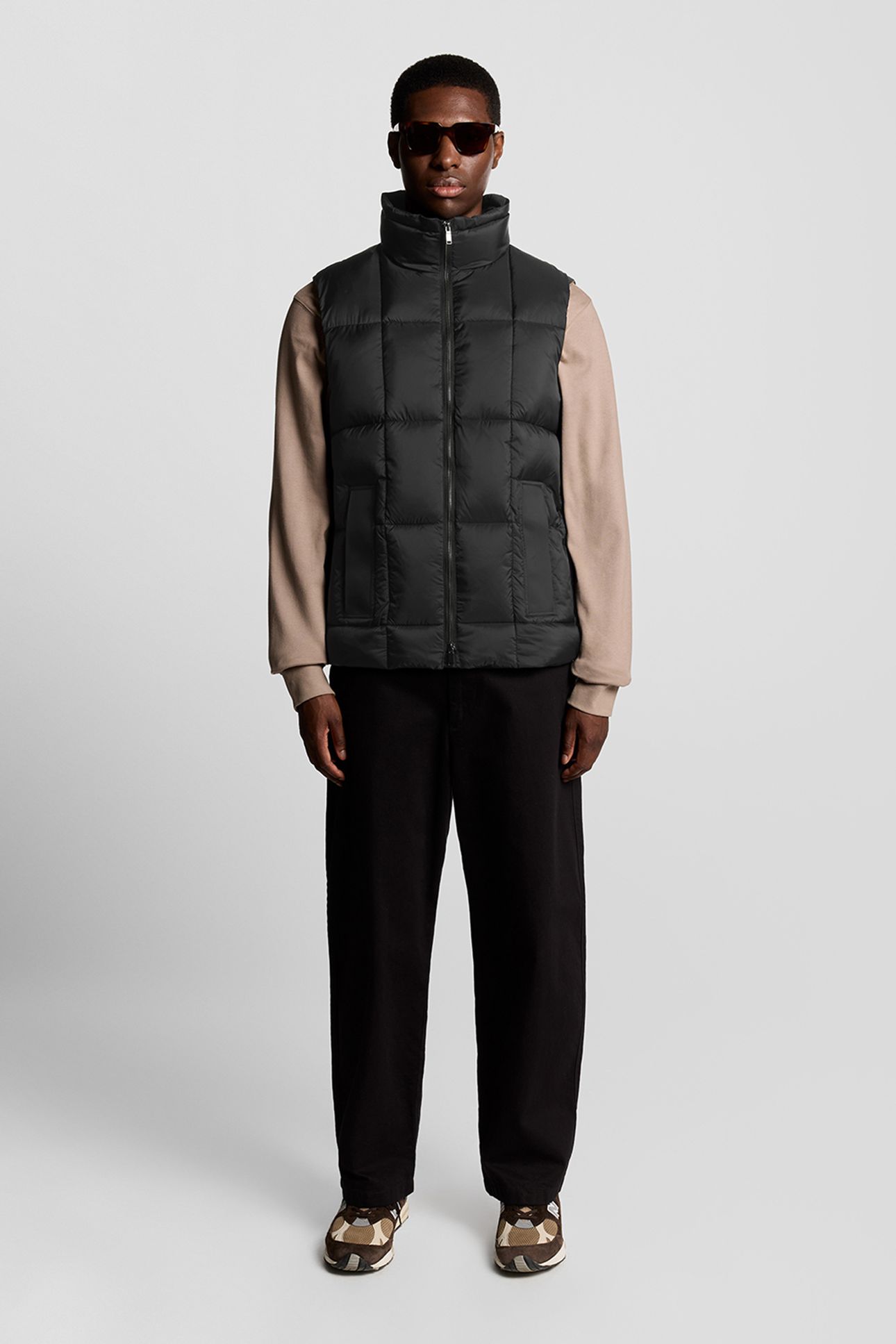 SQUARE WADDED PUFFER GILET LACQUER 3