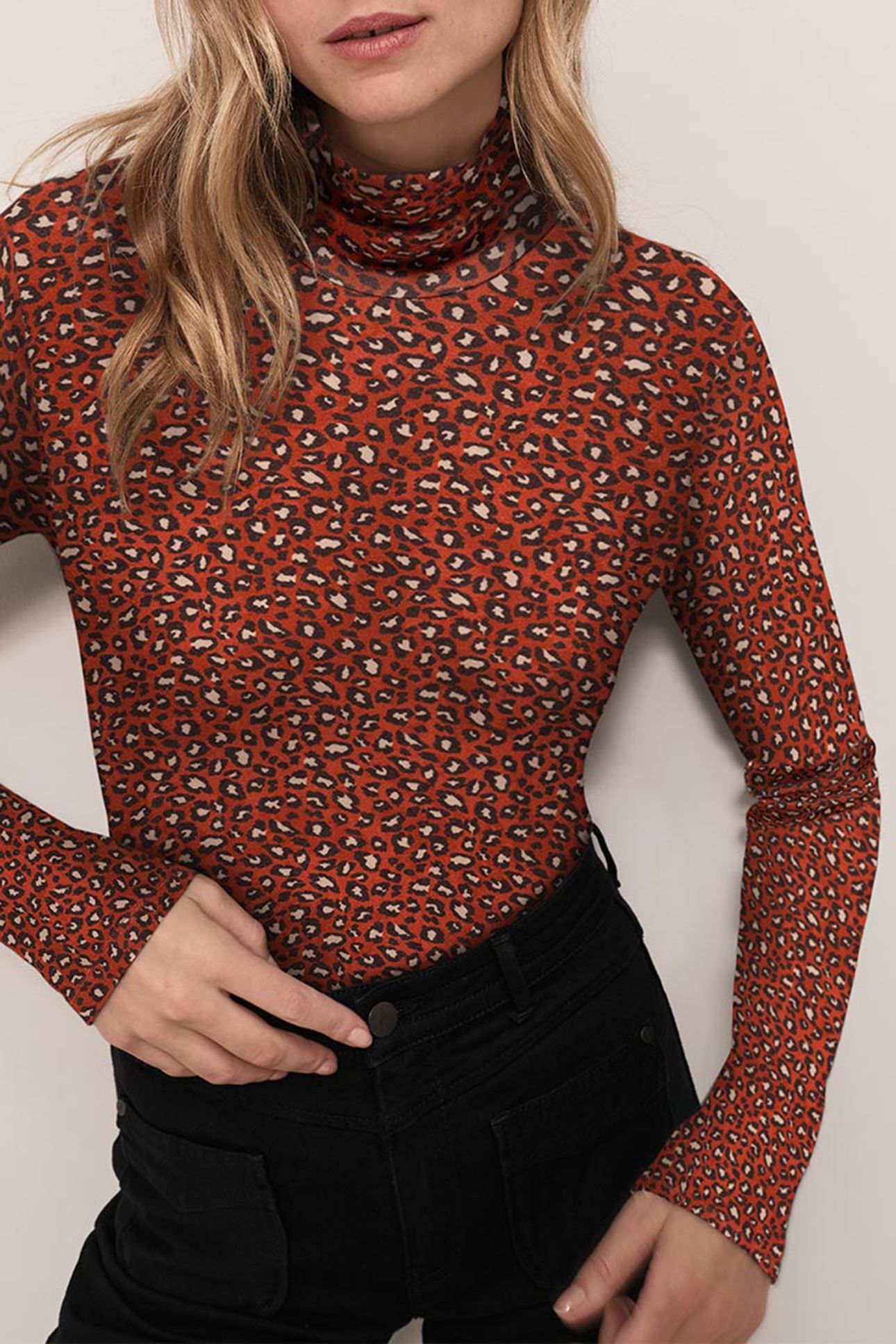 MADLY - GRAY TURTLENECK T-SHIRT WITH NIGHT GARDEN PRINT 4
