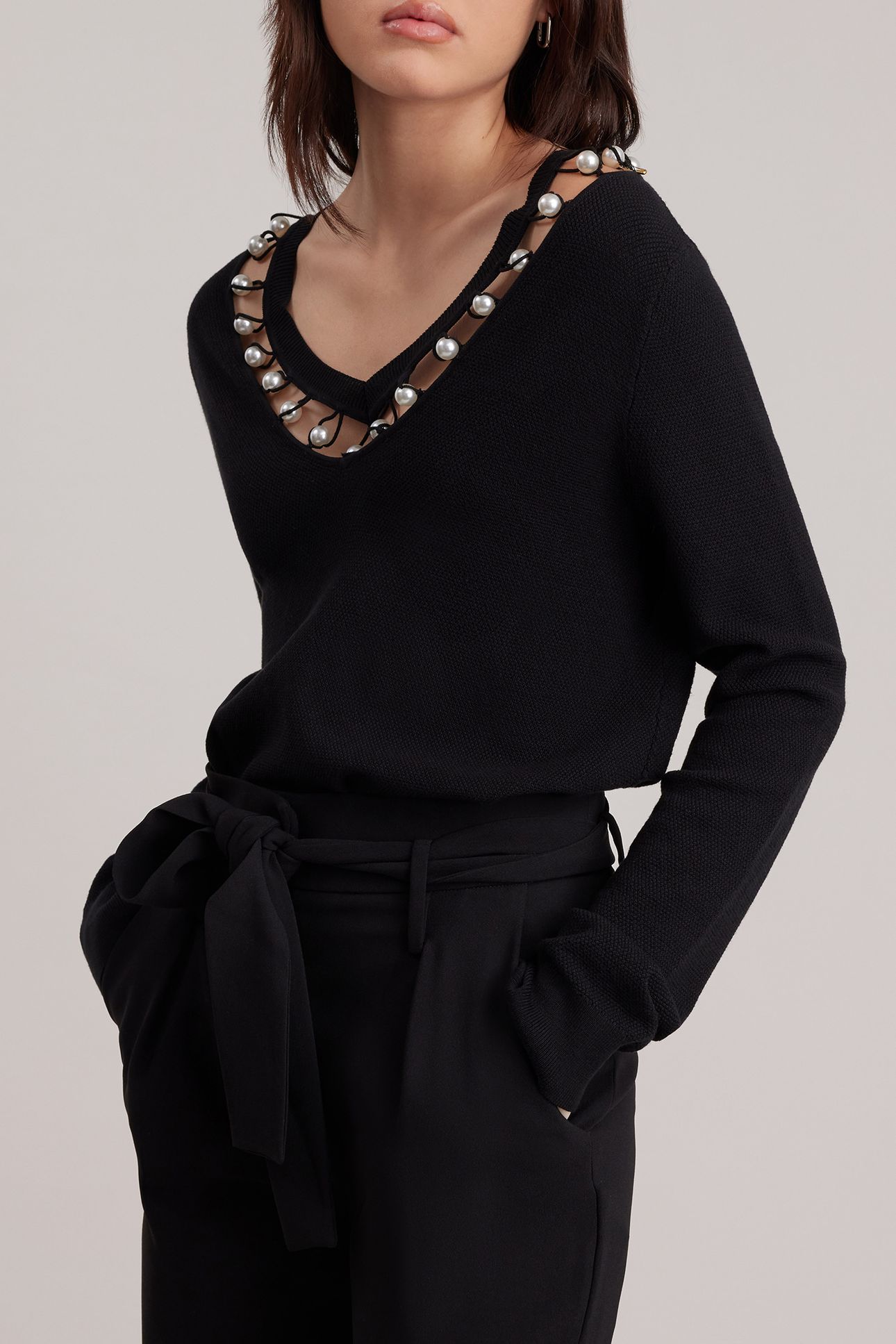 MAYARI PULLOVER BLACK 7