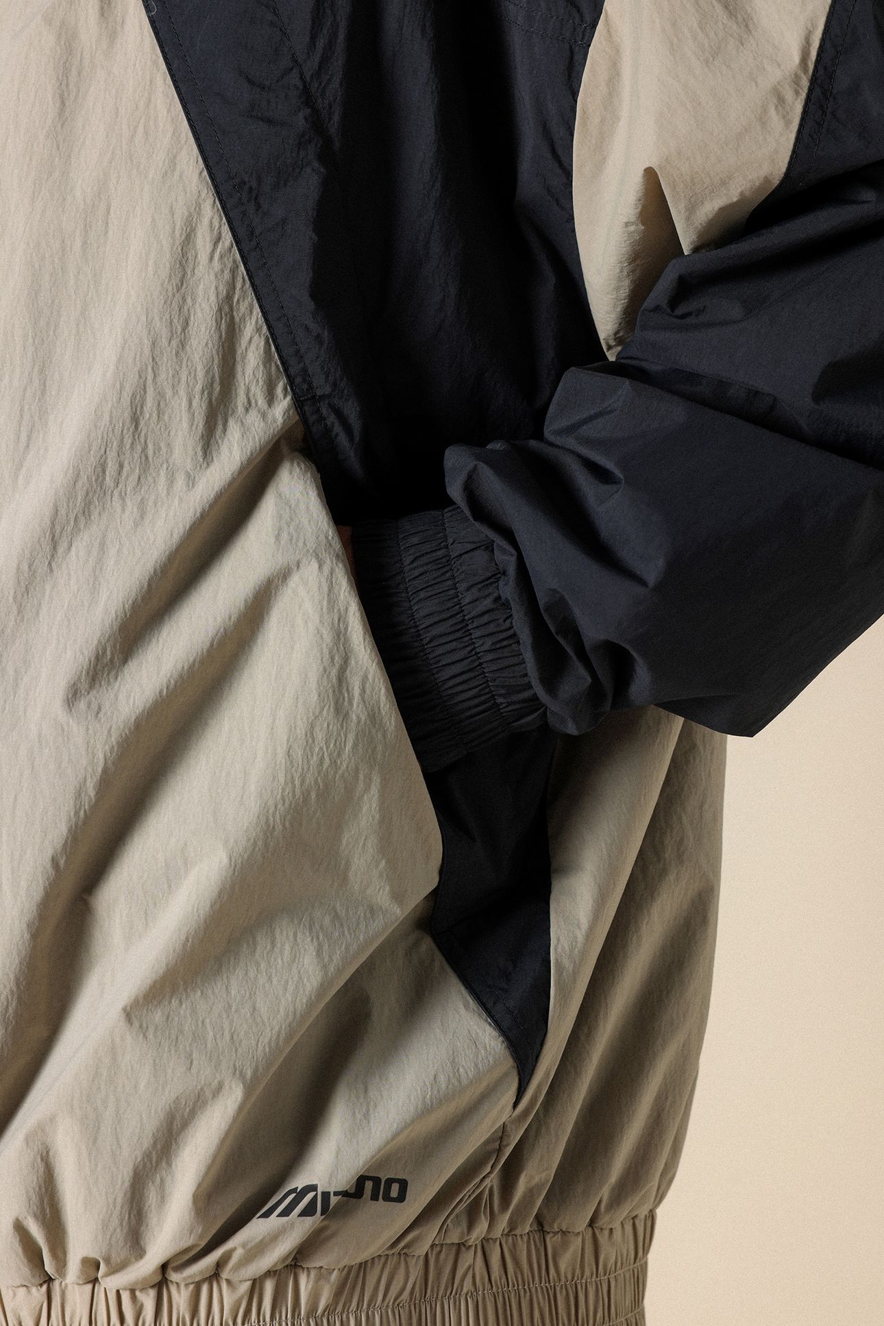 SL WR LIGHT WINDBREAKER UNISEX BLACK/BEIGE 7