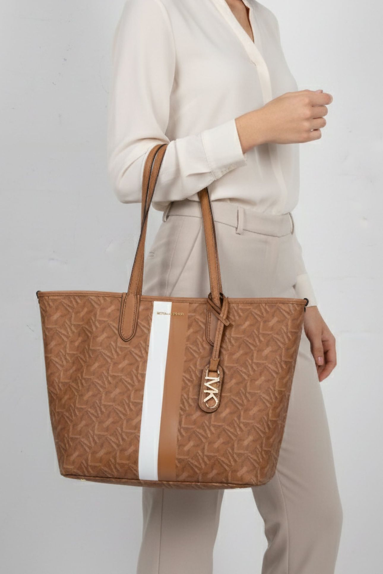 LARGE CUT OUT TOTE BAG IN BEIGE 1