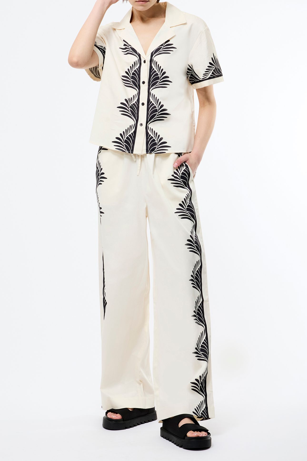 NOLA ALEXIS PRINTED SS TOP CREAM/BLACK 3