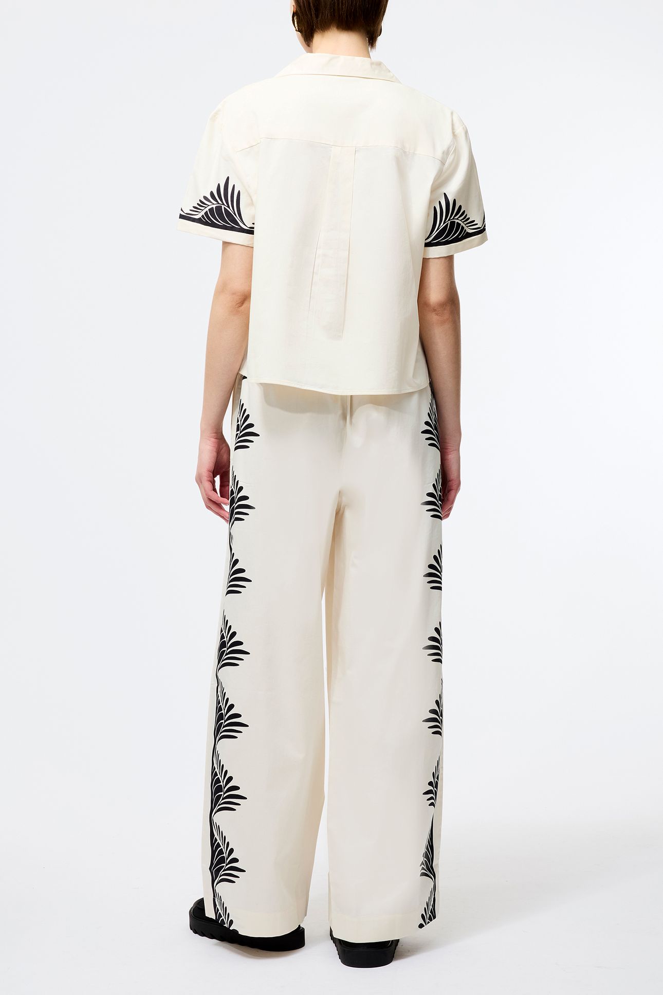NOLA ALEXIS PRINTED SS TOP CREAM/BLACK 2