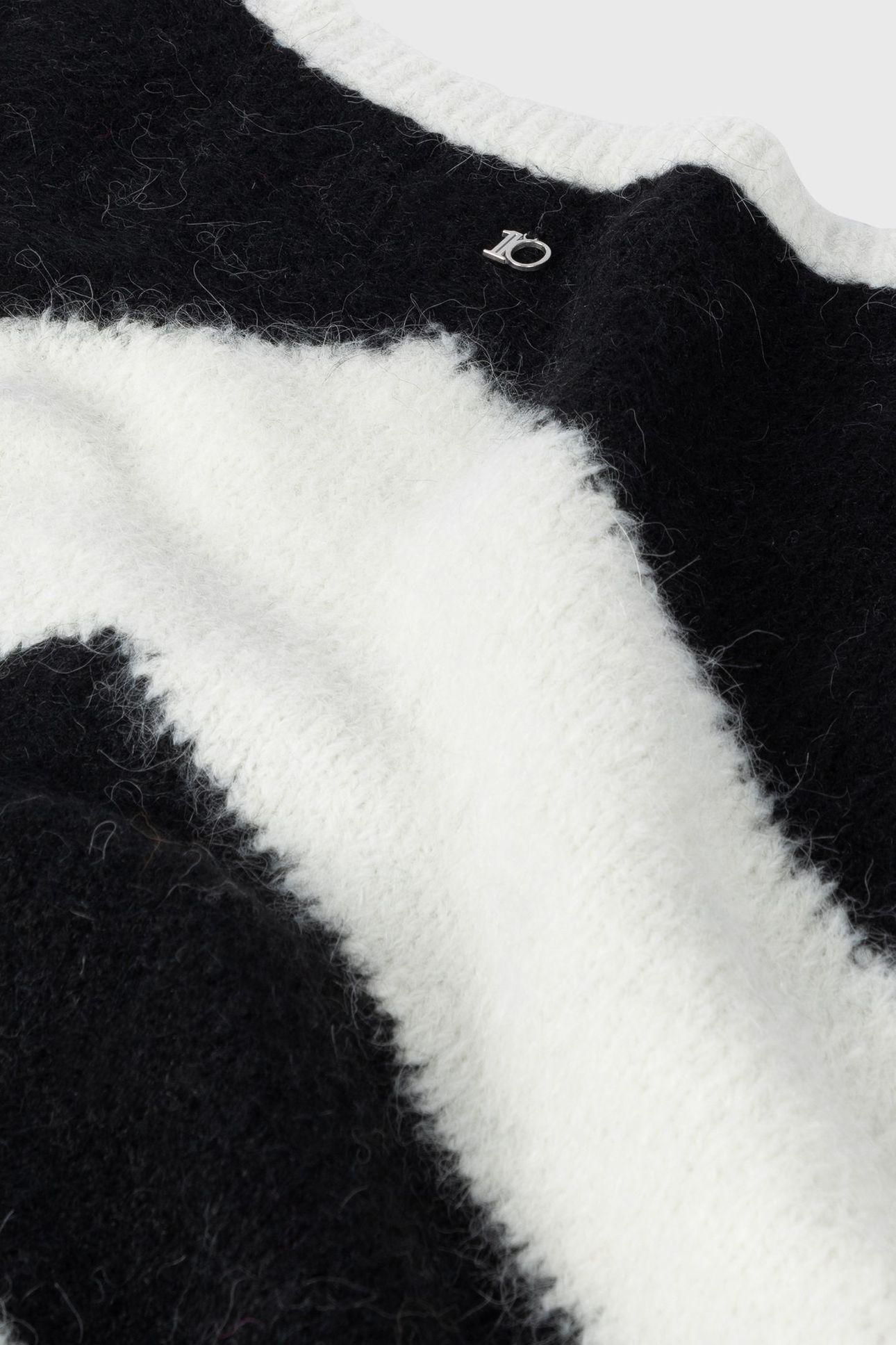 SOFT V-NECK SWEATER STRIPE ECRU/BLACK 5