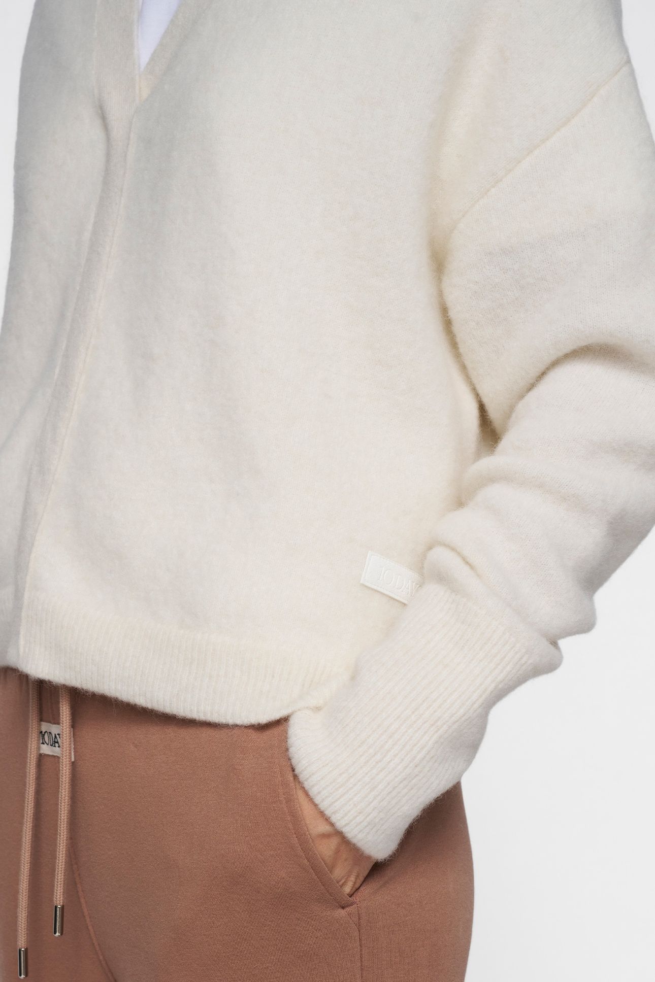 V-NECK KNIT SWEATER ECRU 7