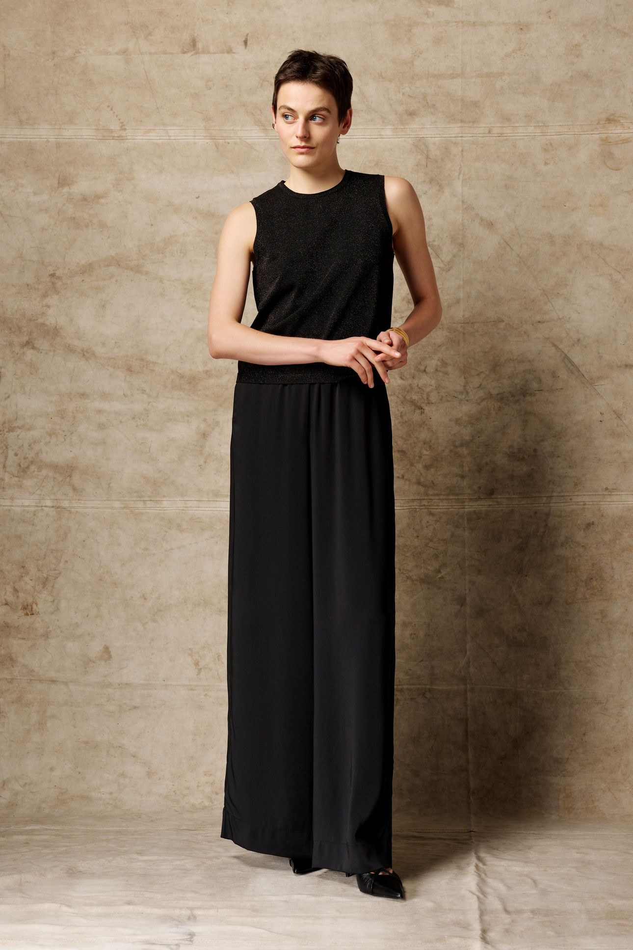 VISCOSE MIX SLEEVLESS TOP BLACK 3