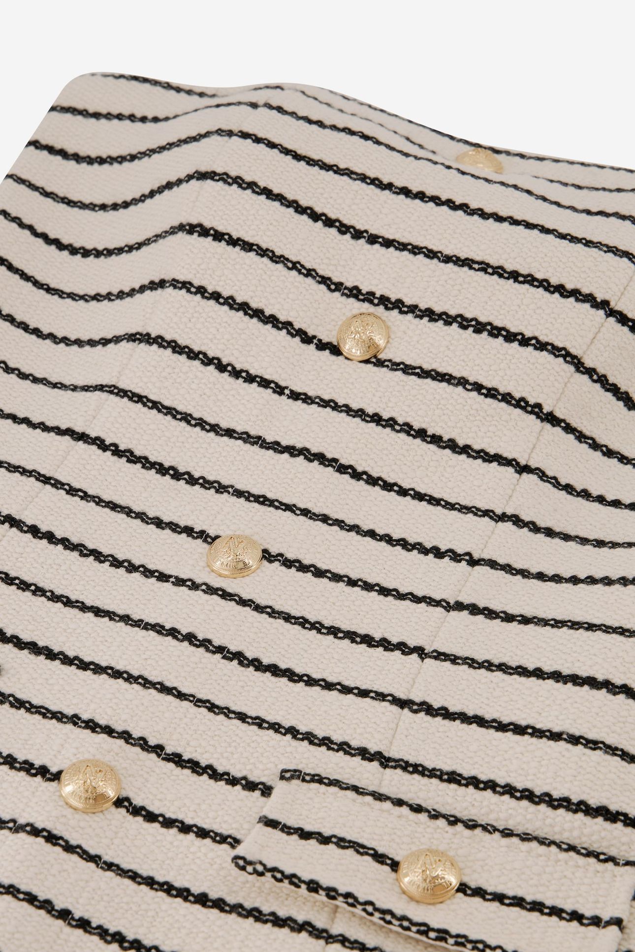 ISARIO DRESS CREAM 5