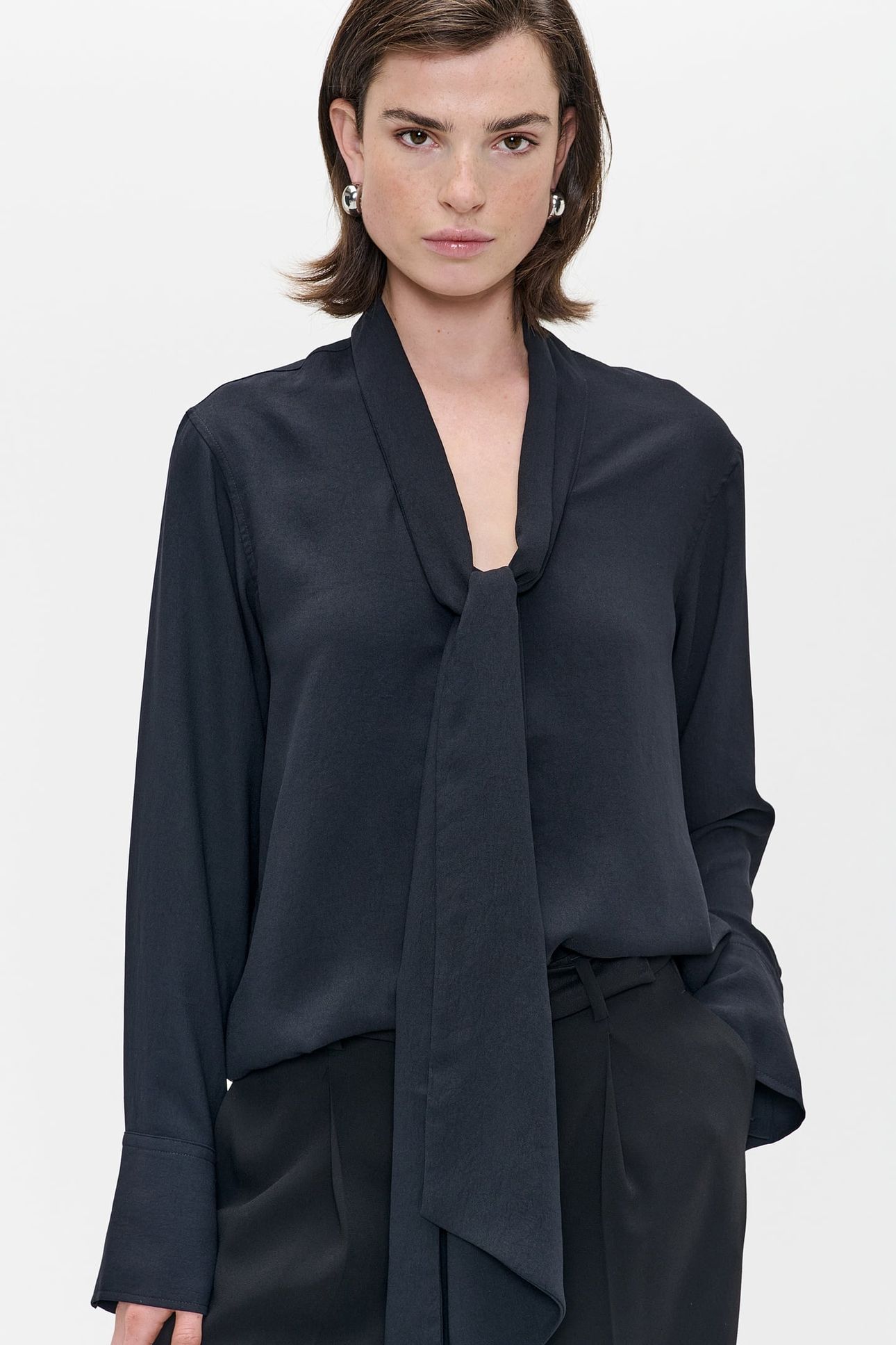 BOW SHIRT BLACK 1