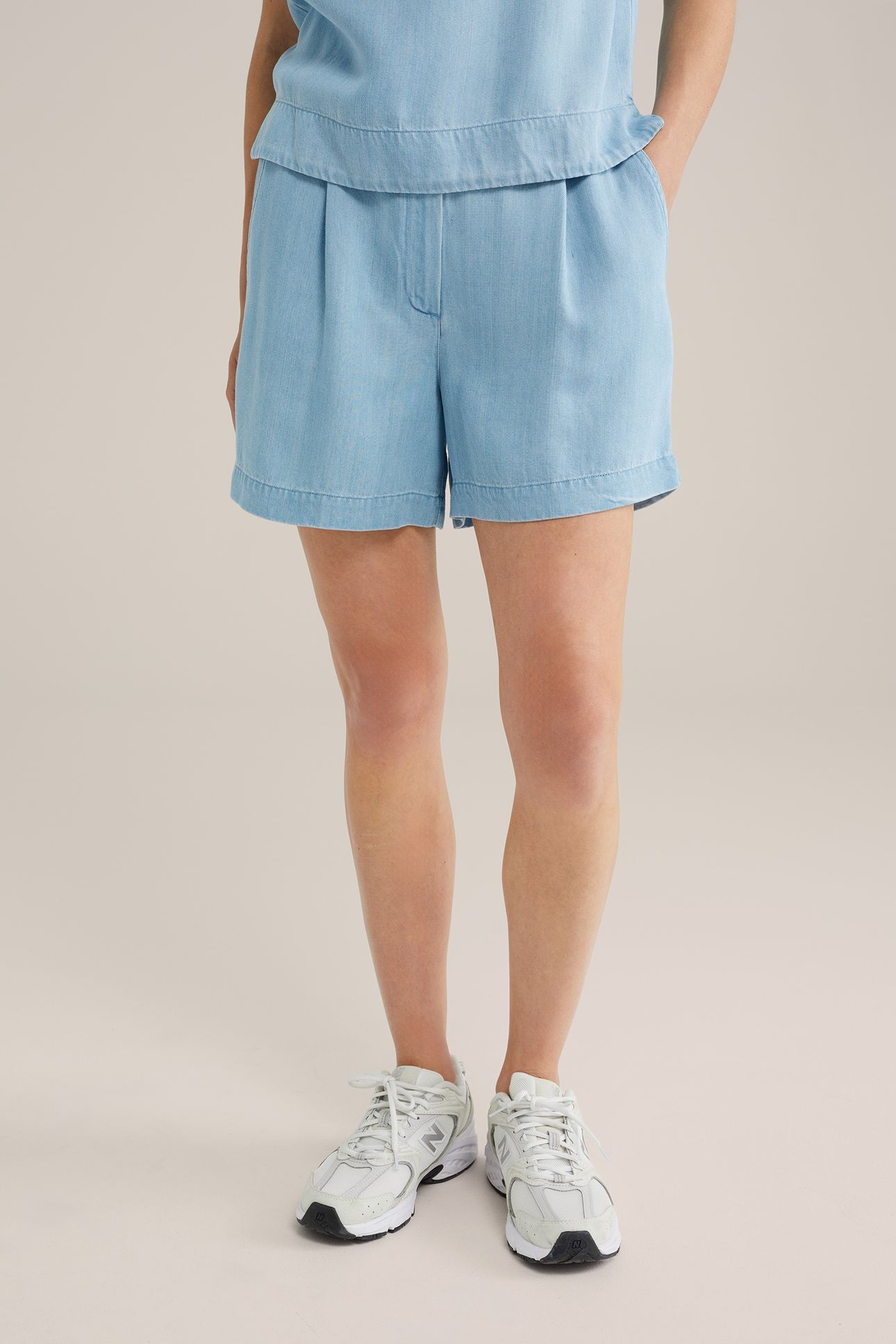 SHORT LIGHT BLUE 9
