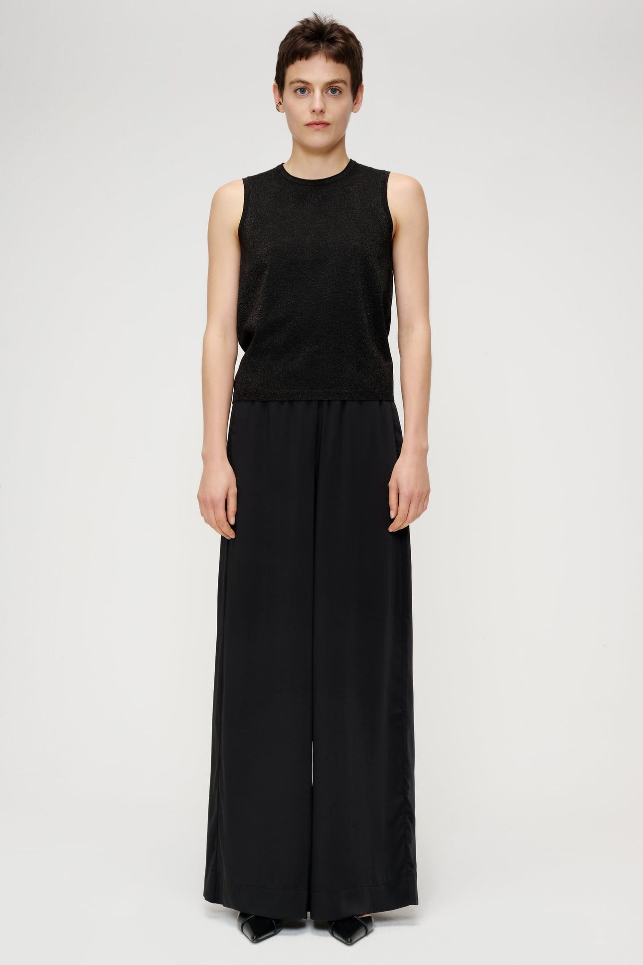 VISCOSE MIX SLEEVLESS TOP BLACK 2