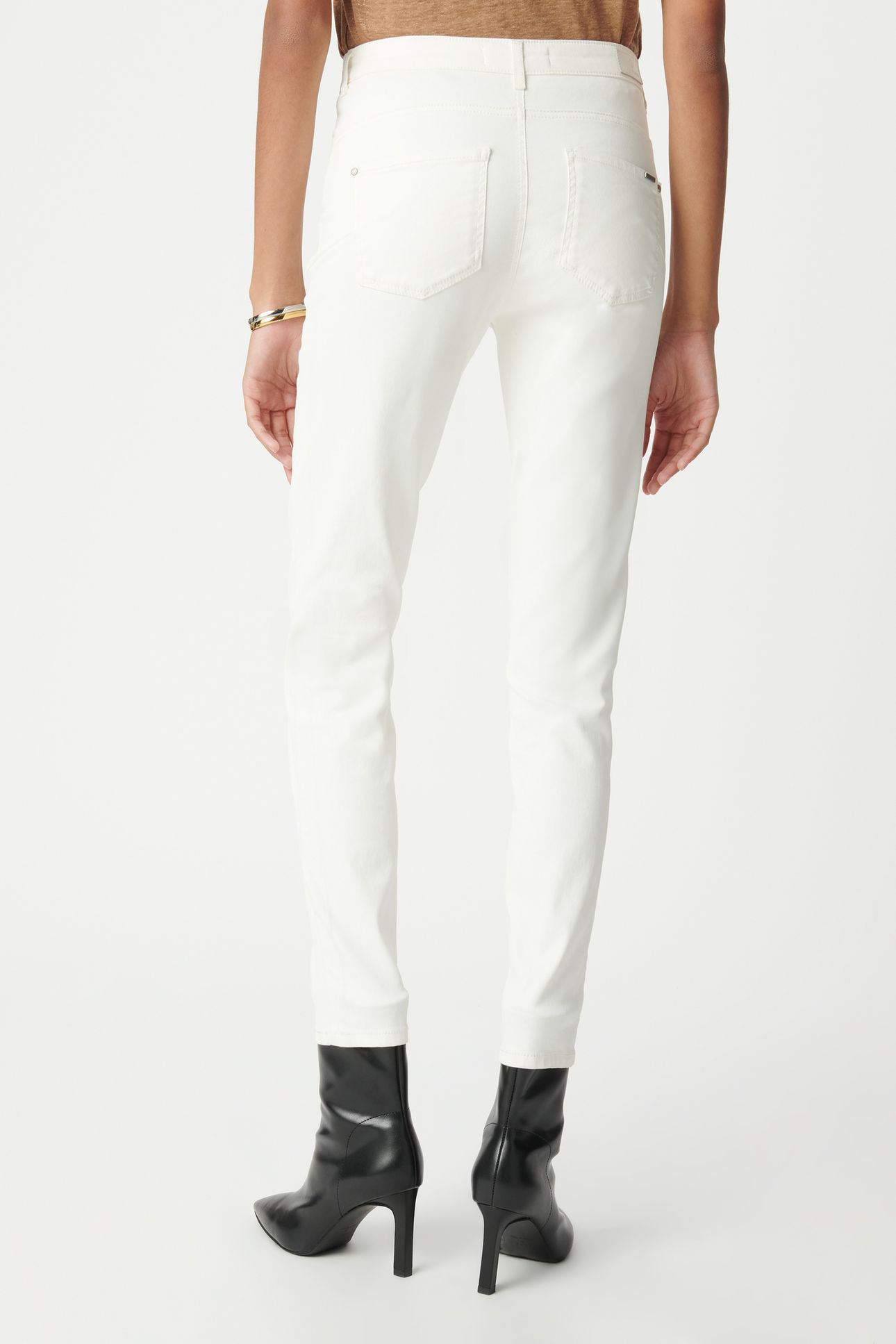 WHITE CROPPED JEANS WITH VISIBLE BUTTONS NINA 2