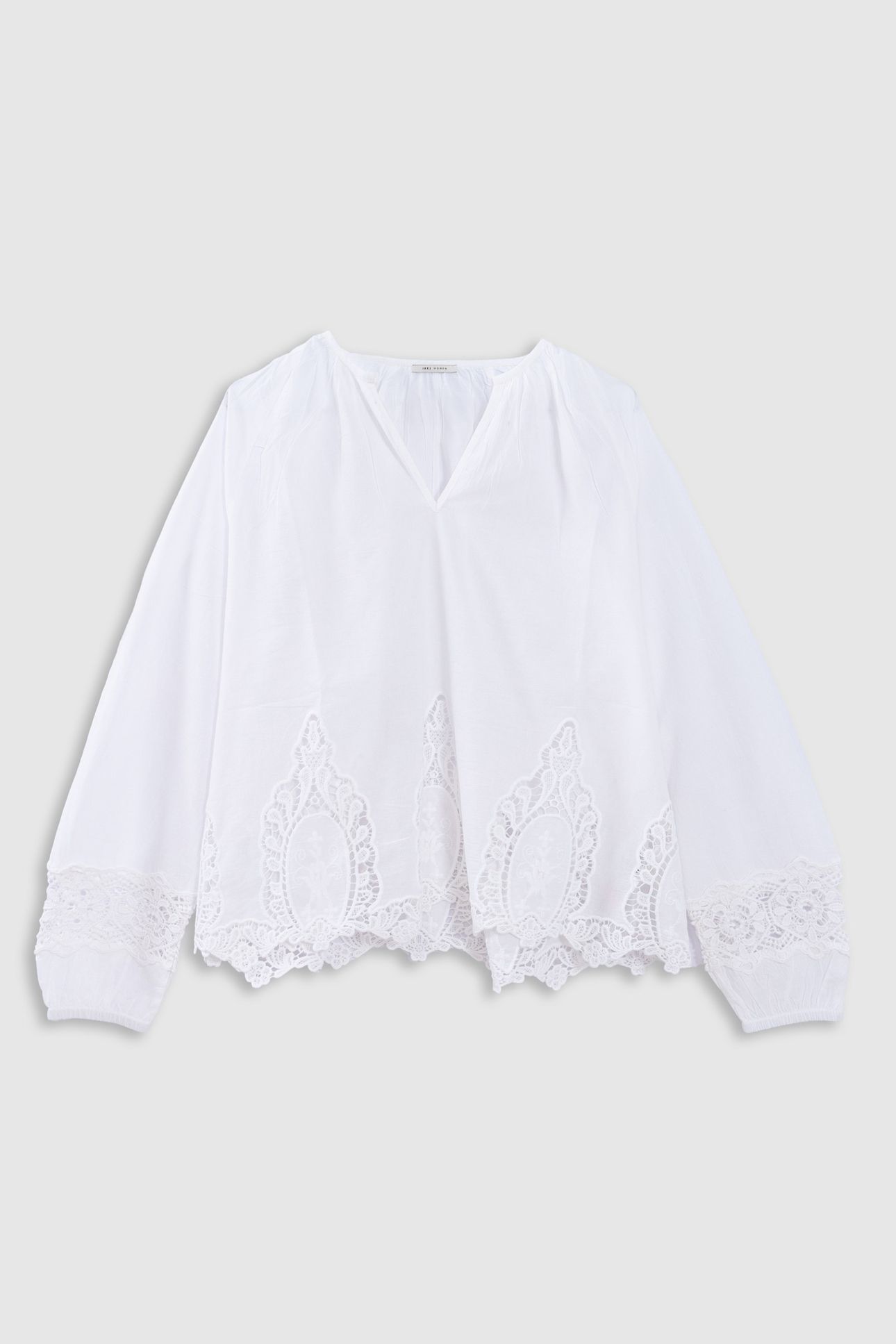 LOOSE-FITTING WHITE BLOUSE DECORATED WITH LACE EMBROIDERY 1