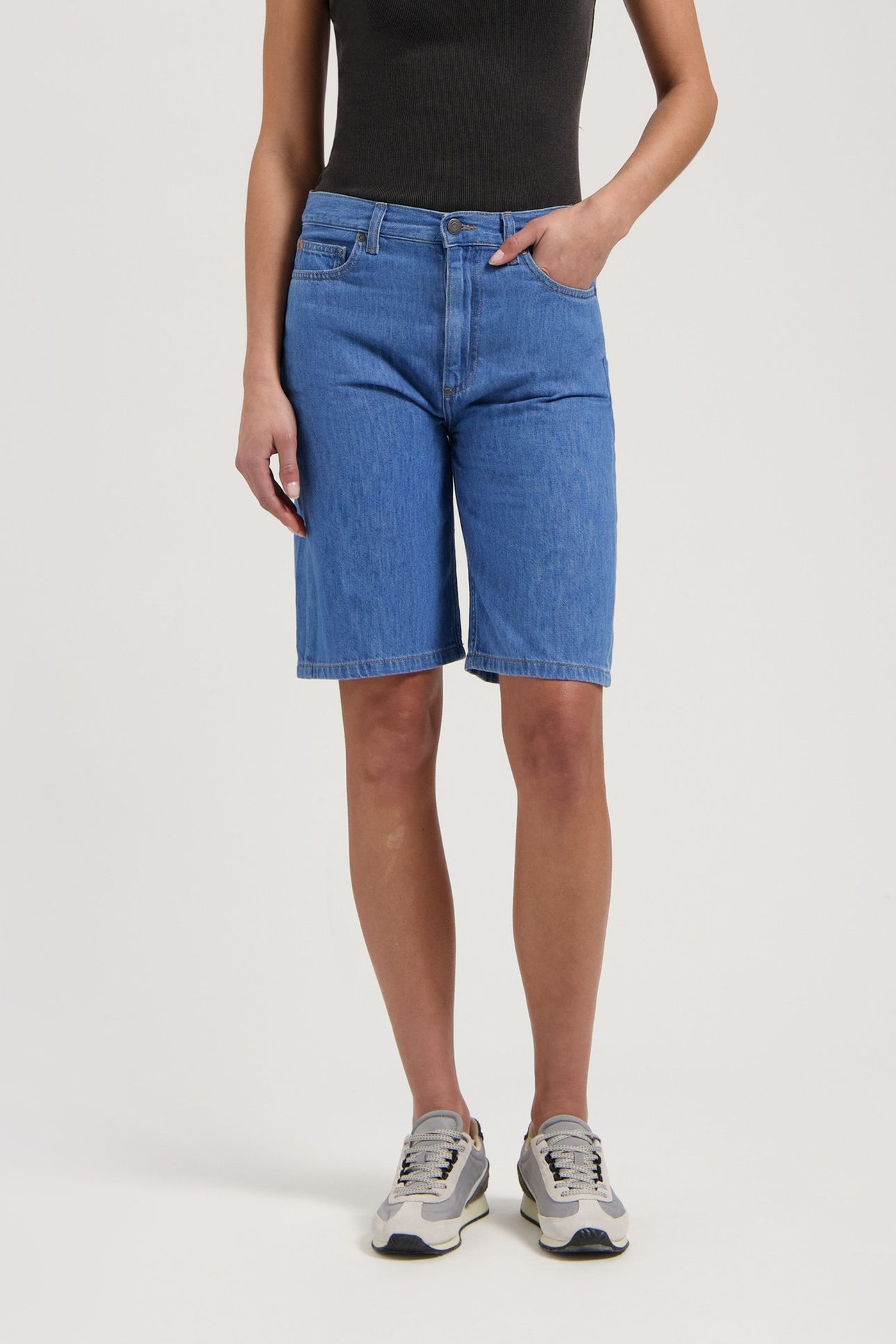 SUZY MID SHORT MEDIUM STONE 2