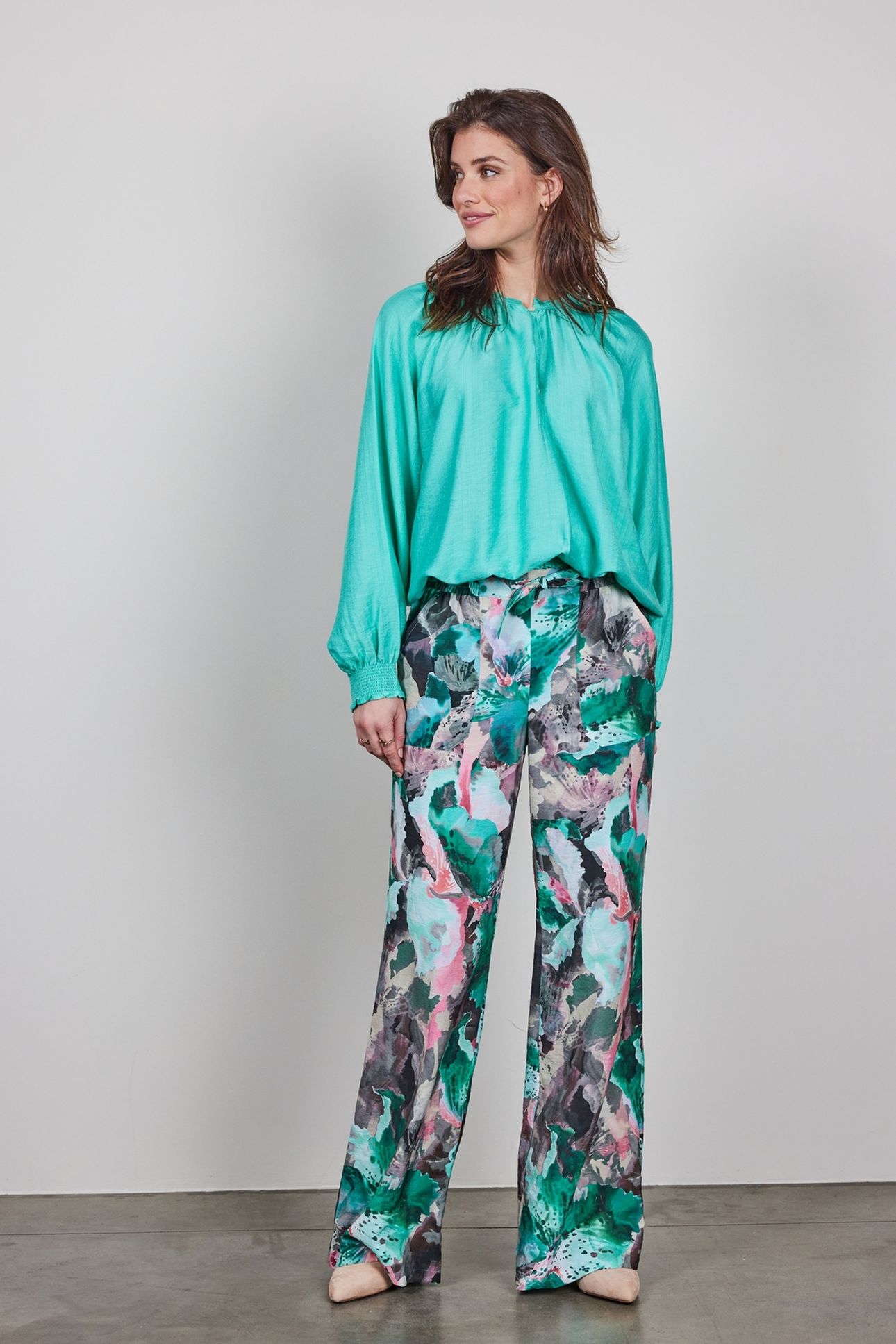 PRINTED PANTS BREEZER IN LIGHTGREY WITH DREAMSCAPE PRINT 1