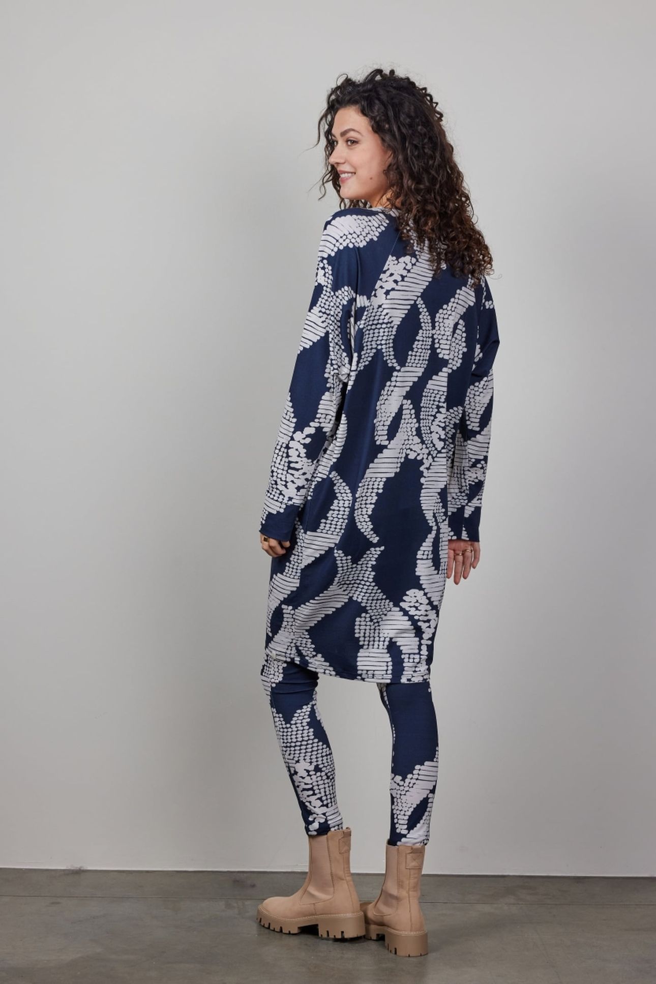 BASIC LEGGING  IN DARKBLUE MET DANCING DOTS PRINT 2