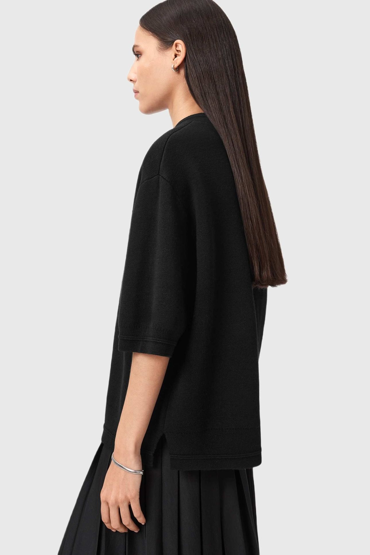 NIKA TEE BLACK 5