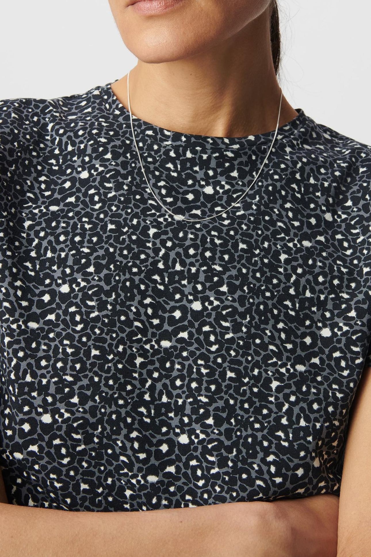 GREY CREW NECK T-SHIRT WITH LEOPARD PRINT 5