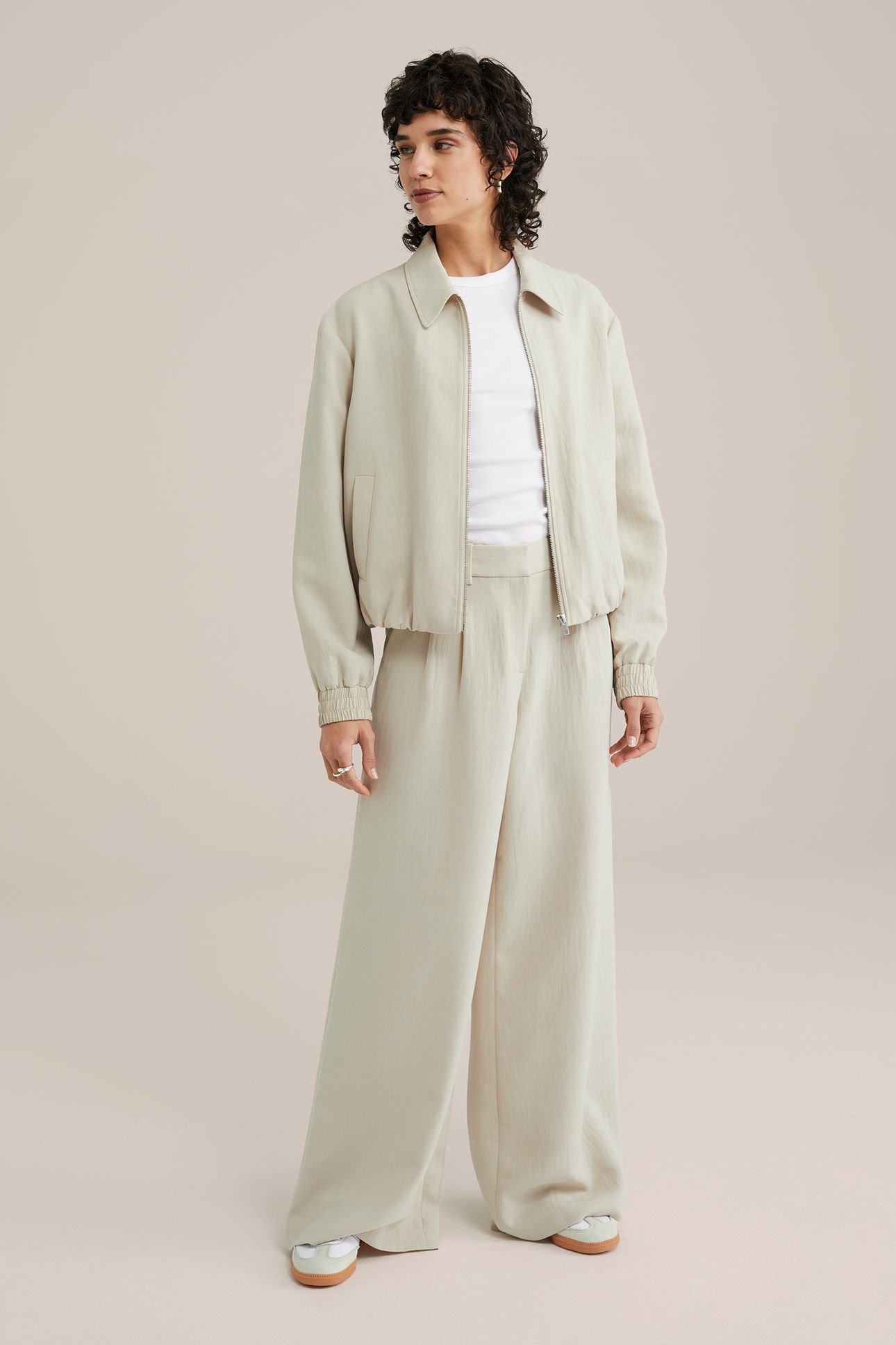 BOMBER BEIGE 2