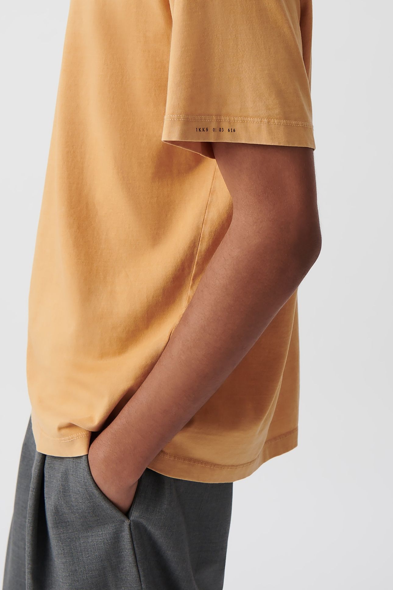 FADED-LOOK TURMERIC ORGANIC COTTON T-SHIRT 5