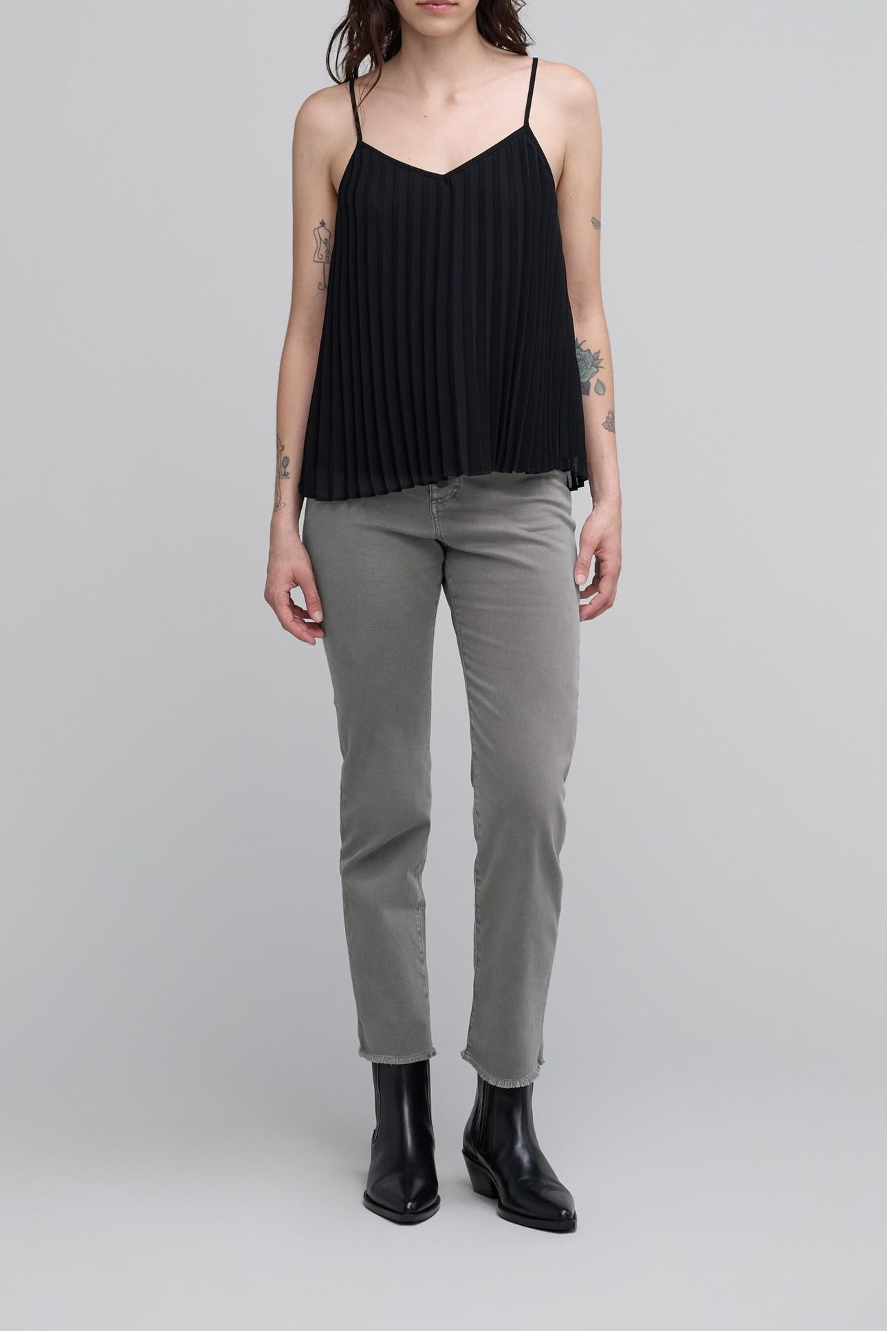 WATERLESS GREY STRAIGHT JEANS BUTTONED WITH FRAGÉ BOTTOMS 1