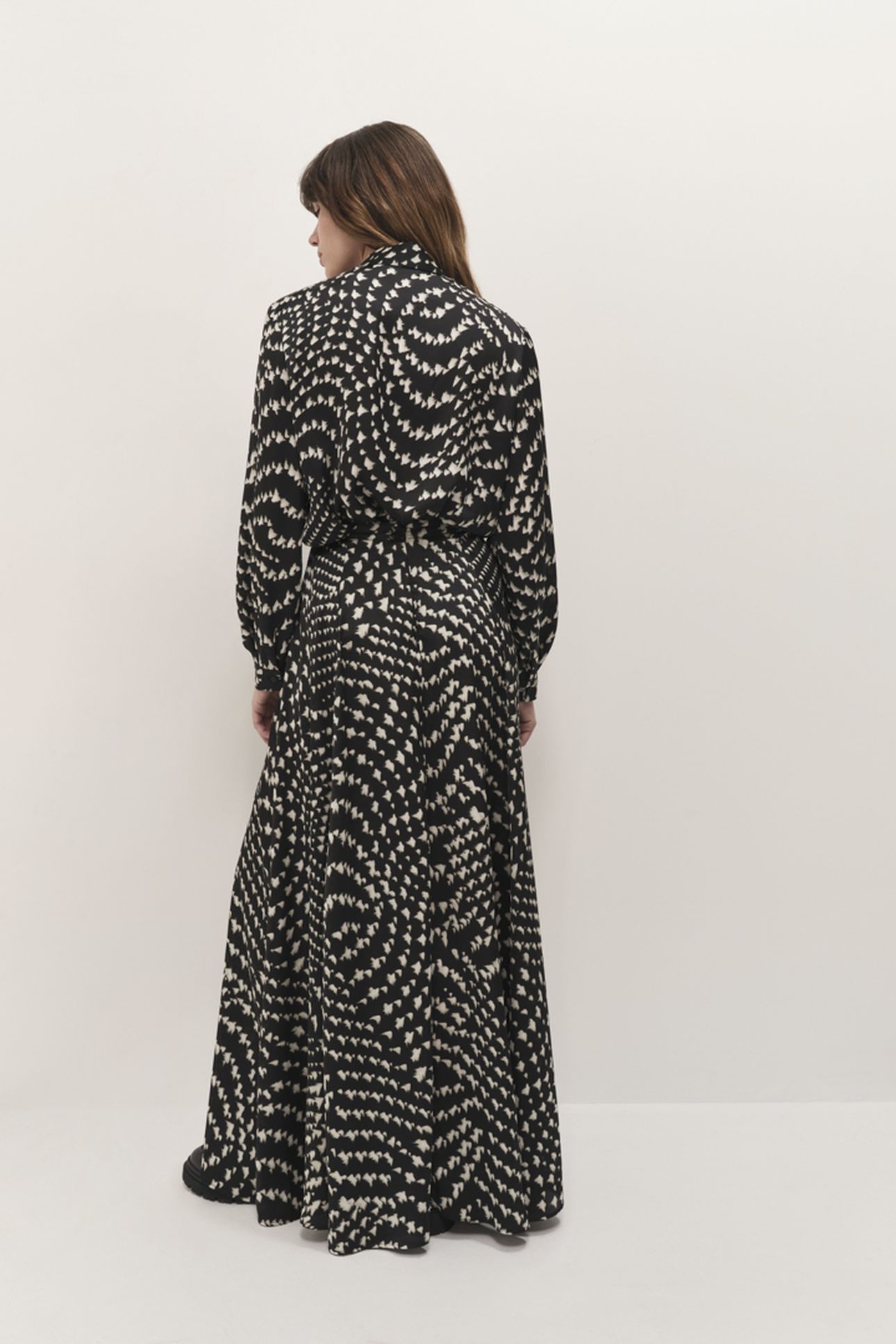 JAFNA - LONG BLACK SKIRT WITH OPTICAL PRINT 5