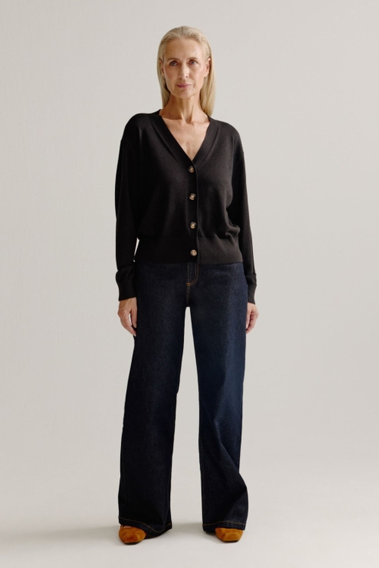 AUGUST CARDIGAN BLACK 2