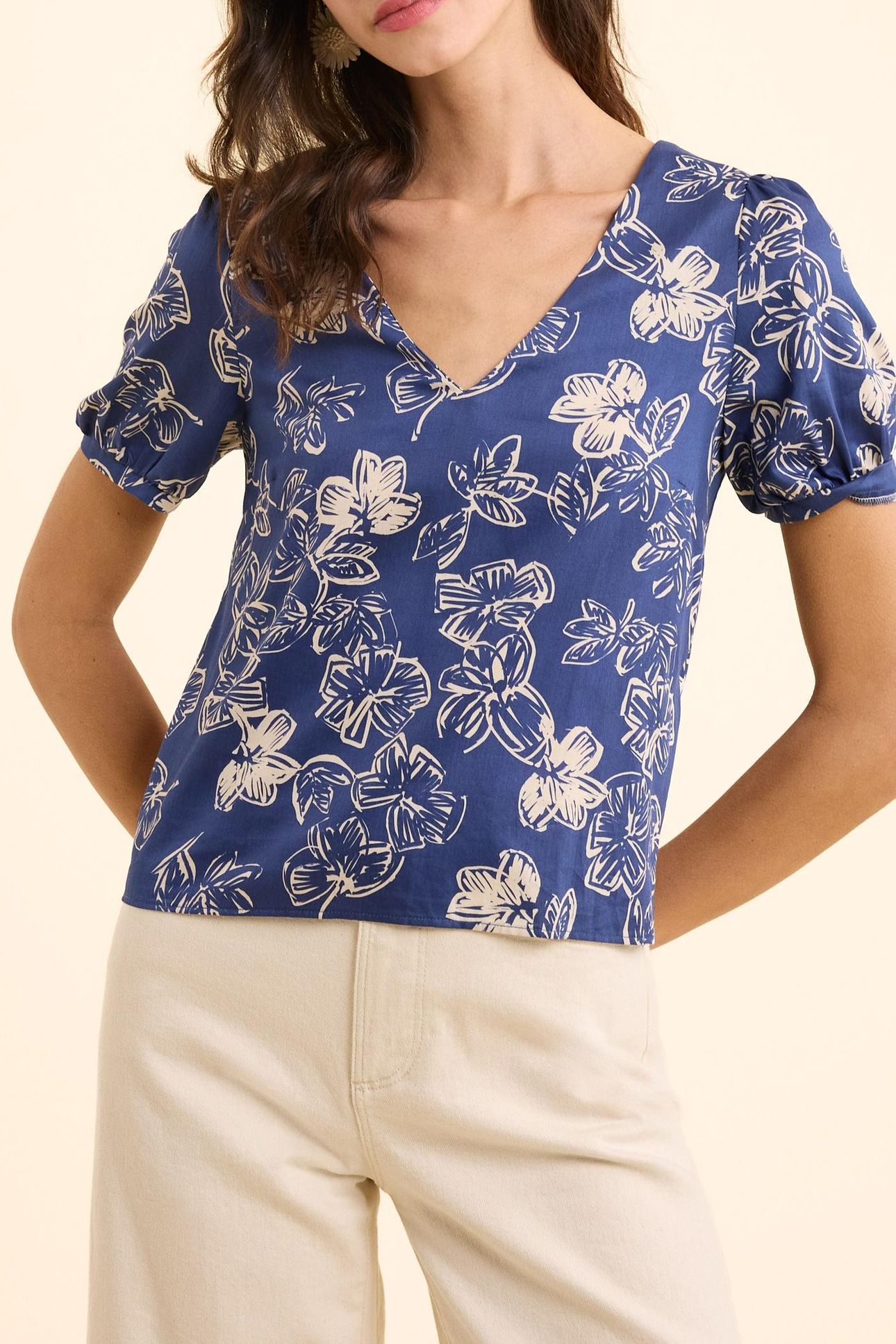 NAVY TOP WITH XL FLORAL PRINT AND BOW ON BACK INDIGO 1