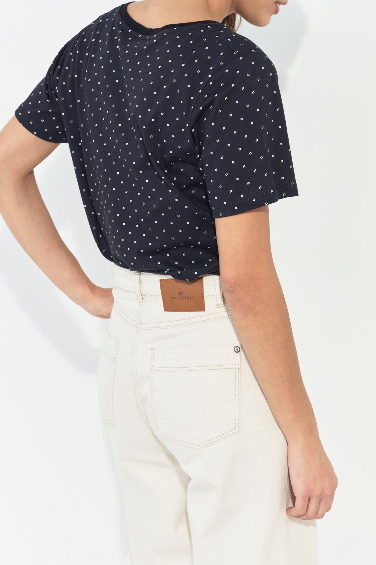 MADIAN - BLACK T-SHIRT WITH MINIMALIST ECRU SQUARE PRINT 6