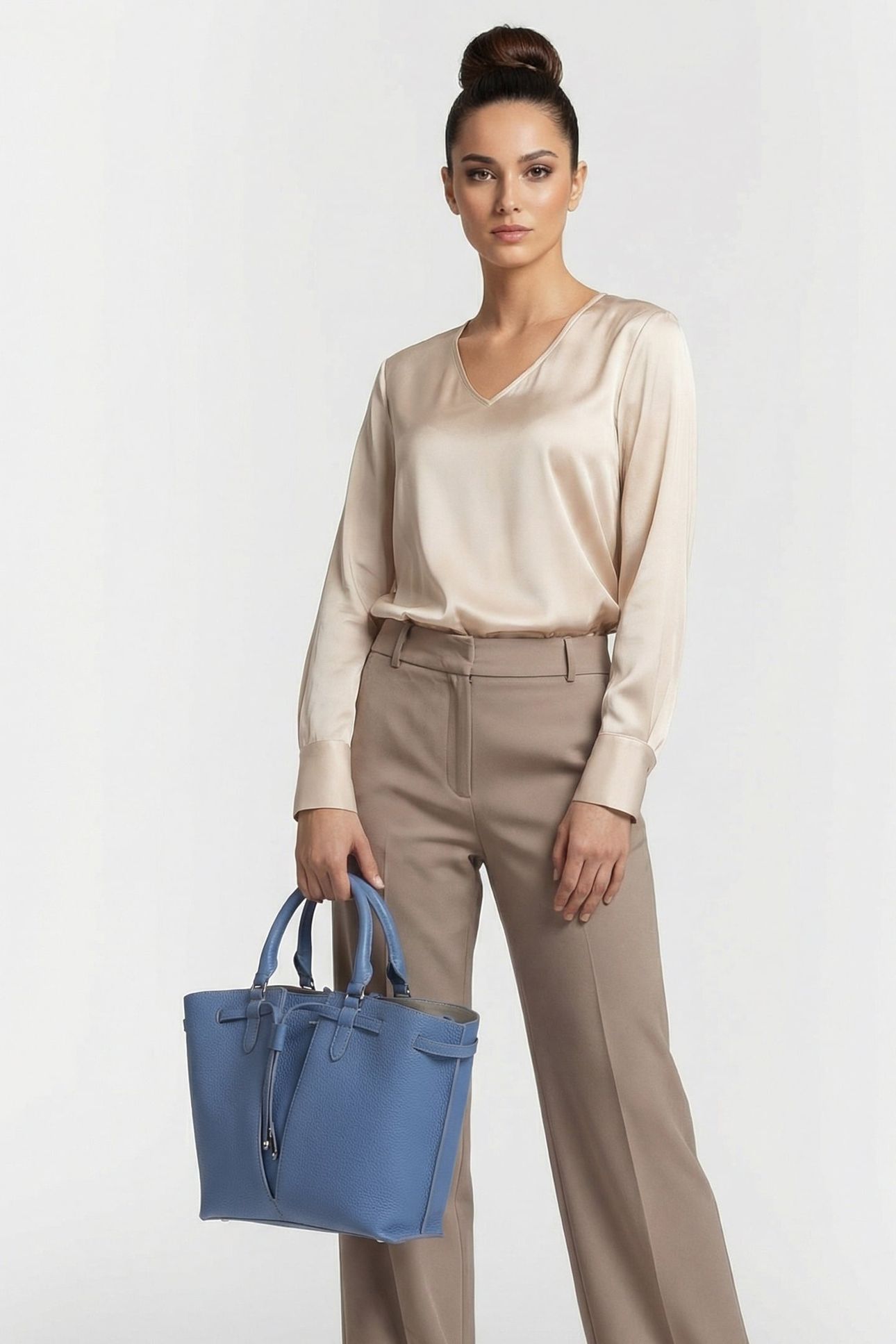 MEDIUM LEATHER TOTE BAG IN BLUE 1