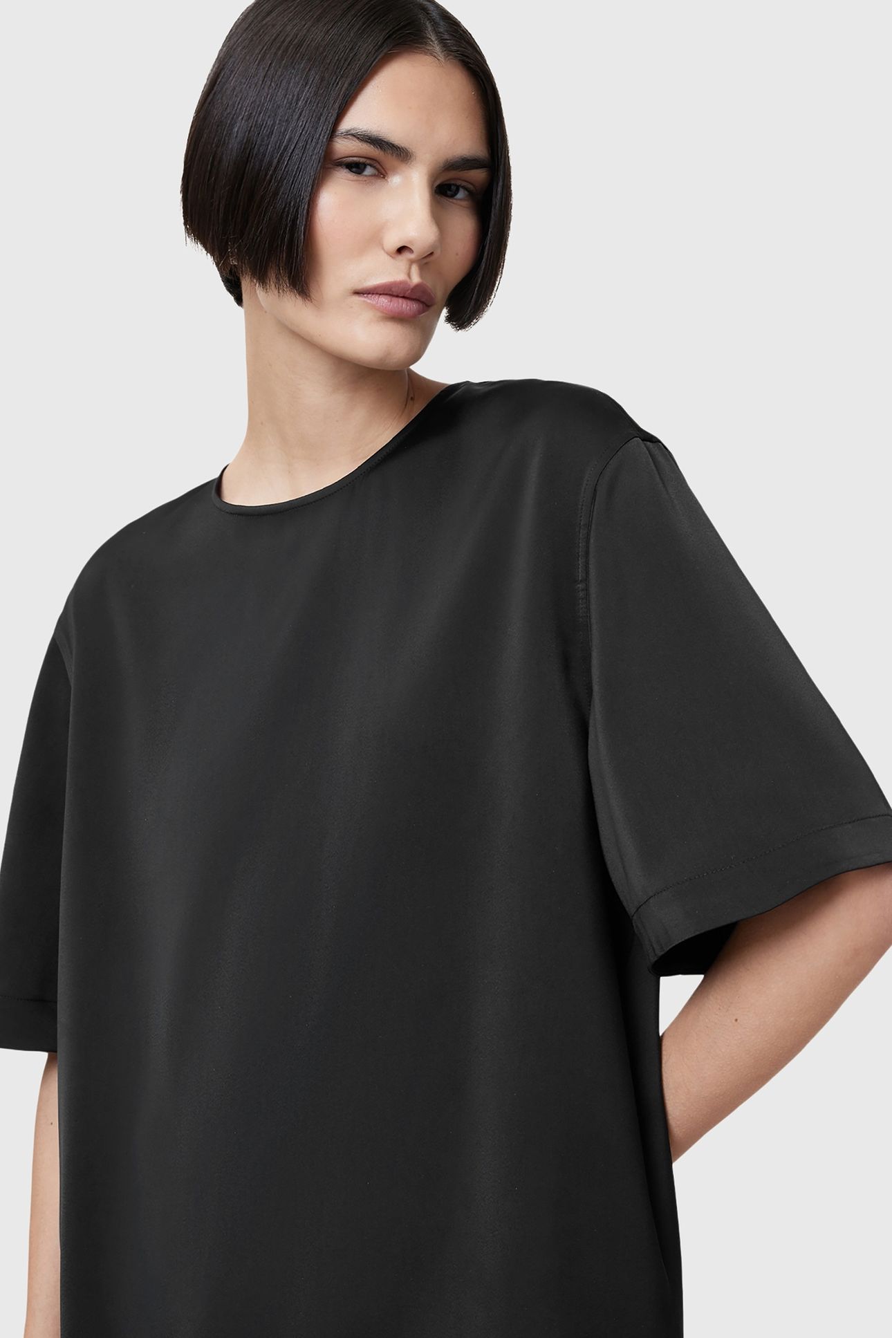 AMELIE SATIN TEE BLACK 2