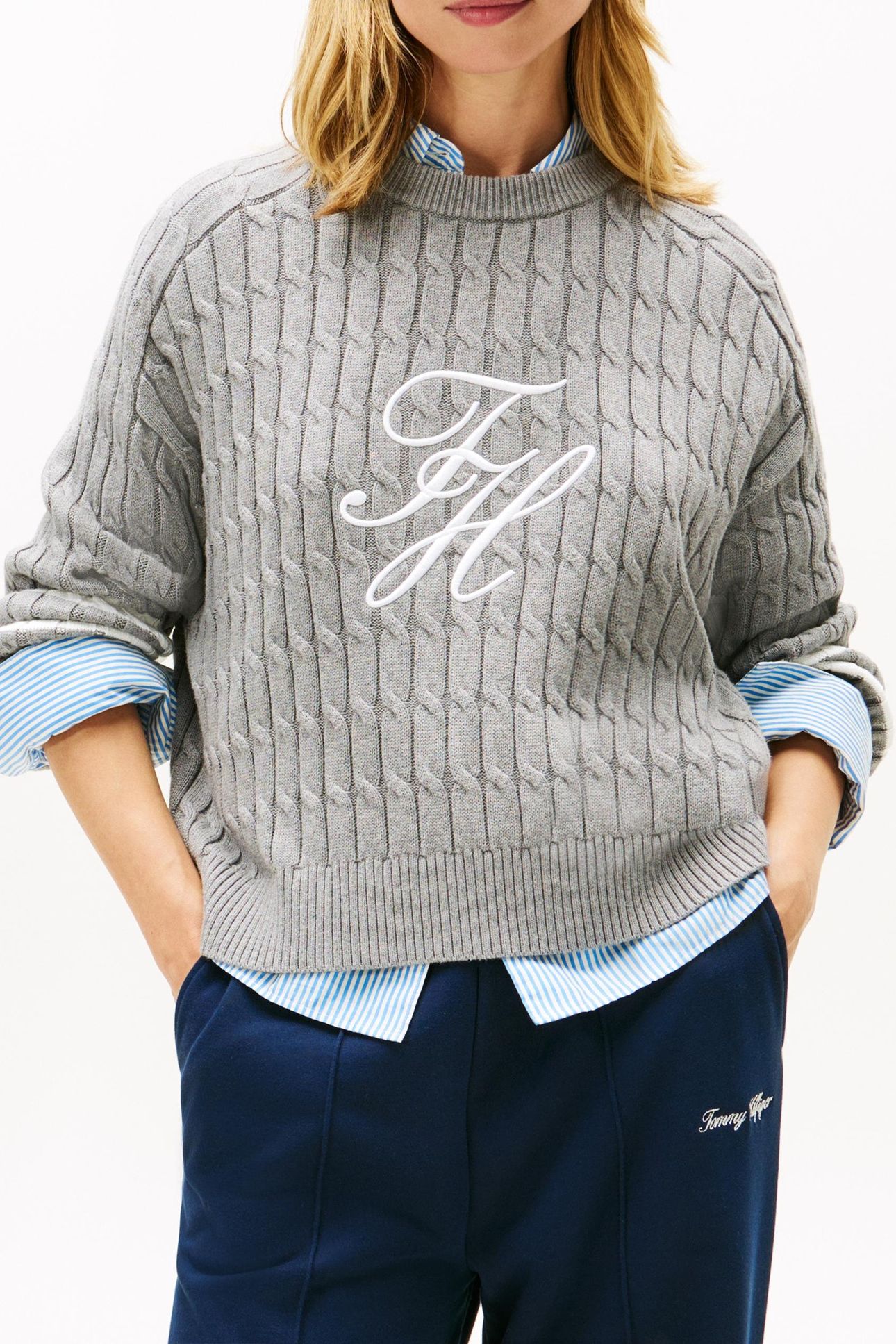 LOGO EMBROIDERY RELAXED CABLE KNIT JUMPER MED HEATHER GREY 1