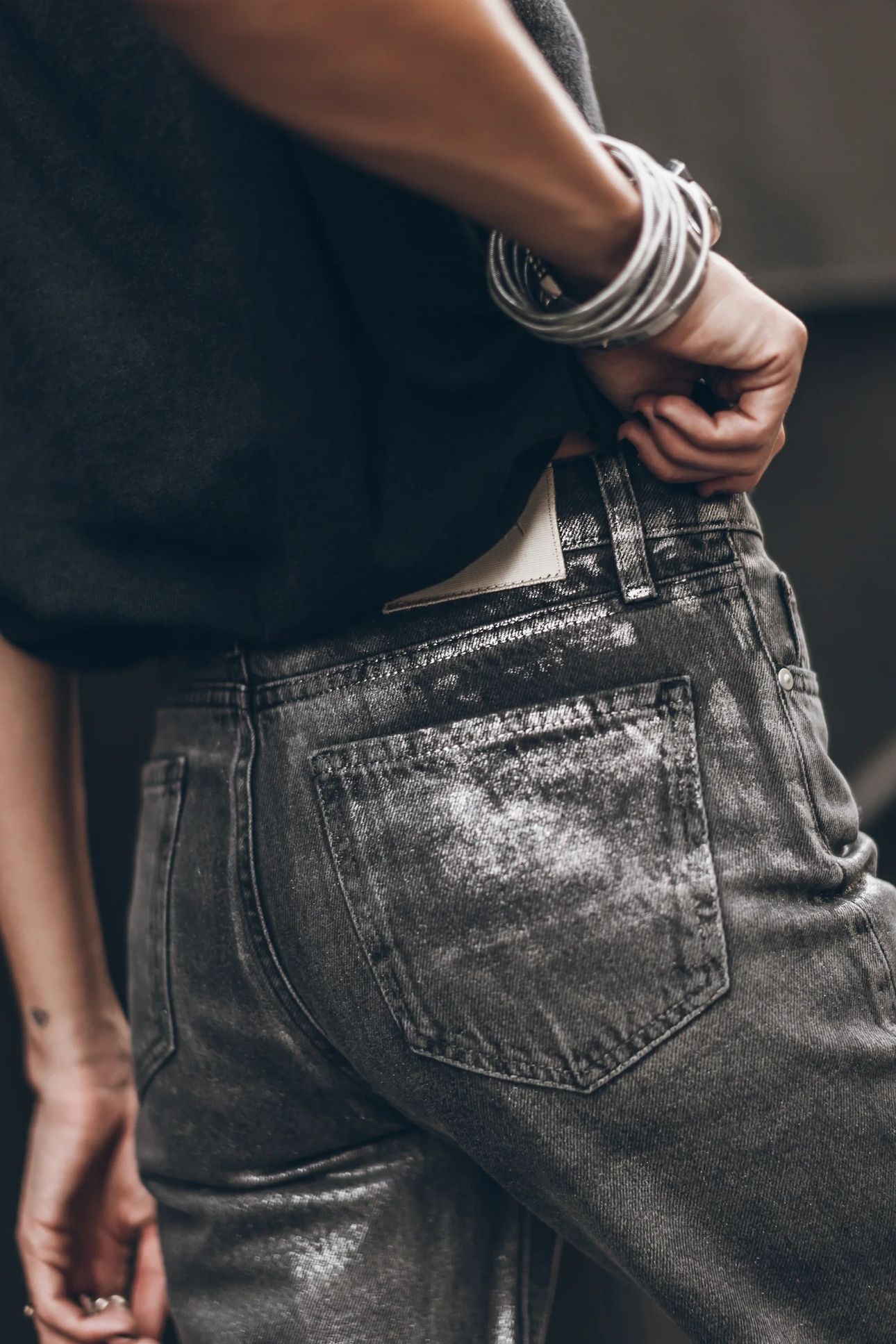 THE BLACK SHIMMER STRAIGHT JEANS 4